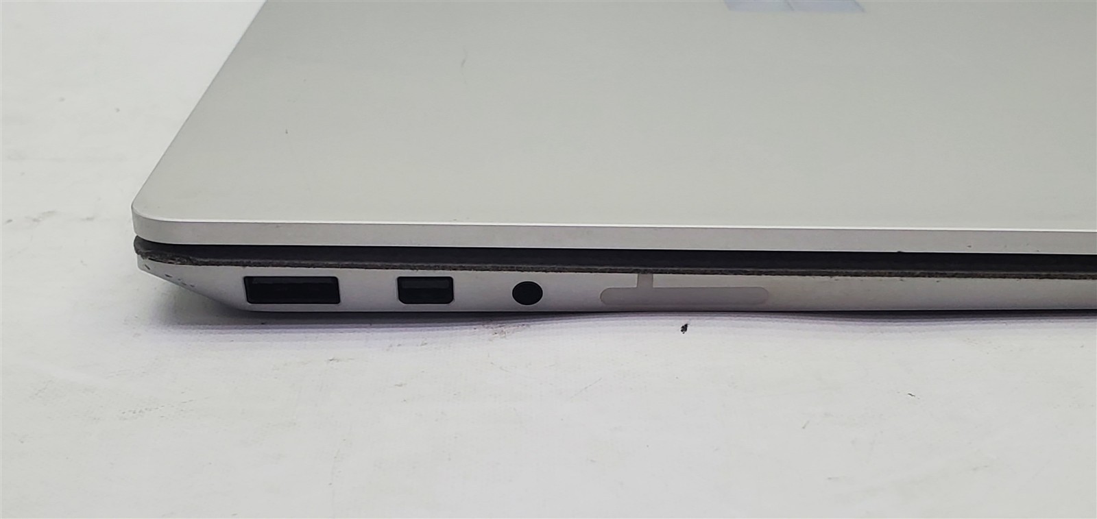 13.5″Microsoft Surface Laptop 2 1769 i5-8250U 1.60GHz RAM 8GB NVMe 128GB