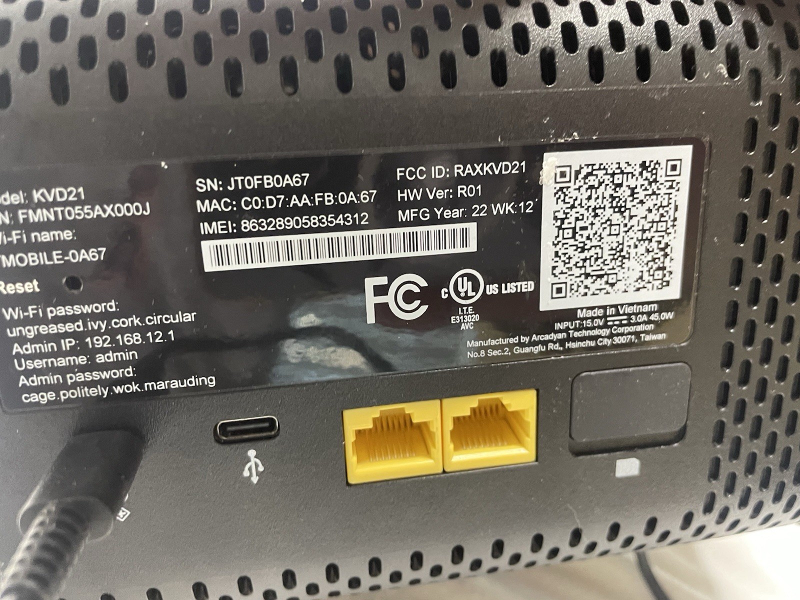 T-Mobile ARC KVD21 5G Home Internet Wi-Fi Gateway – Black – Used