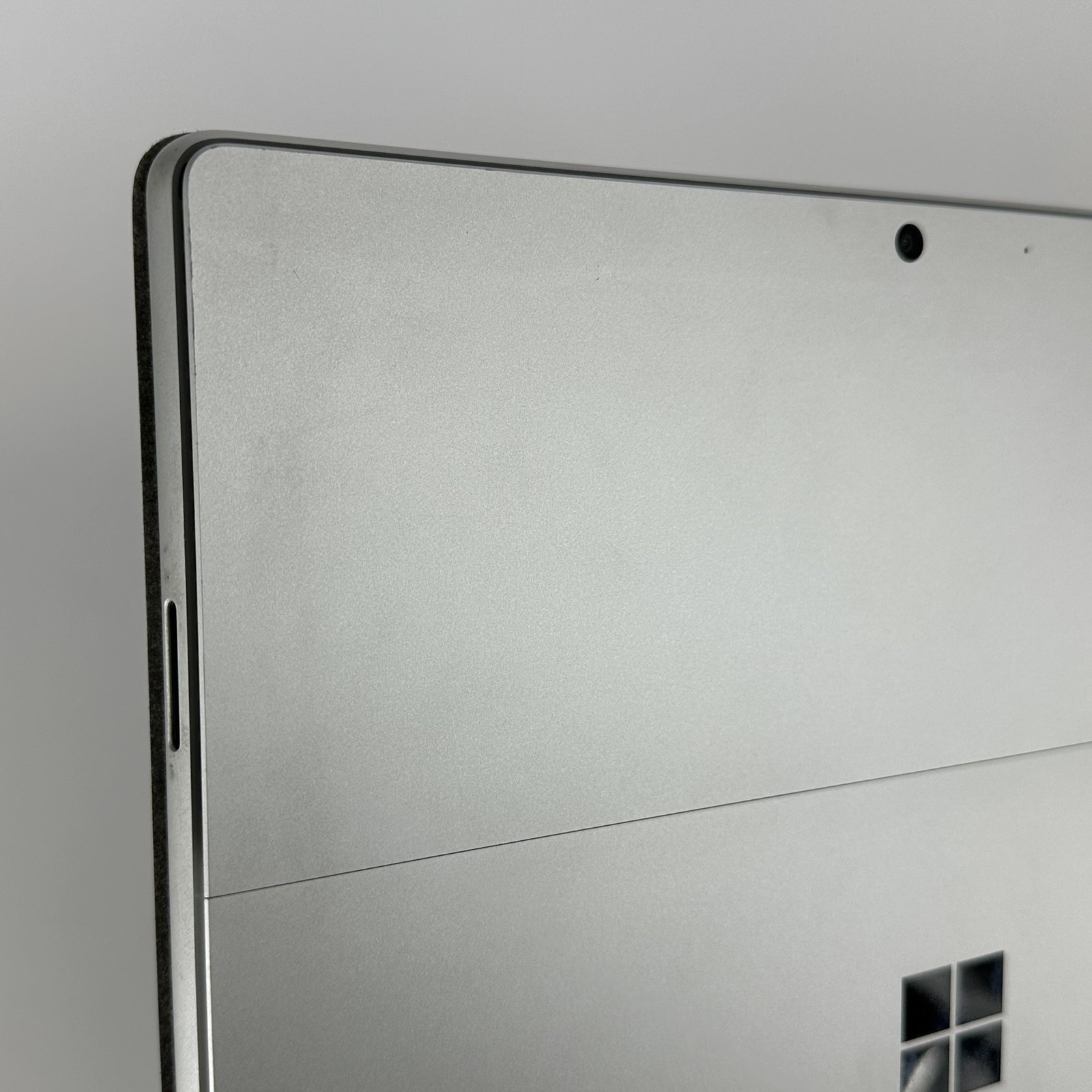 Microsoft Surface Pro 9 13 Platinum 2.7 GHz i7-1265U 16GB 256GB SSD Very Good