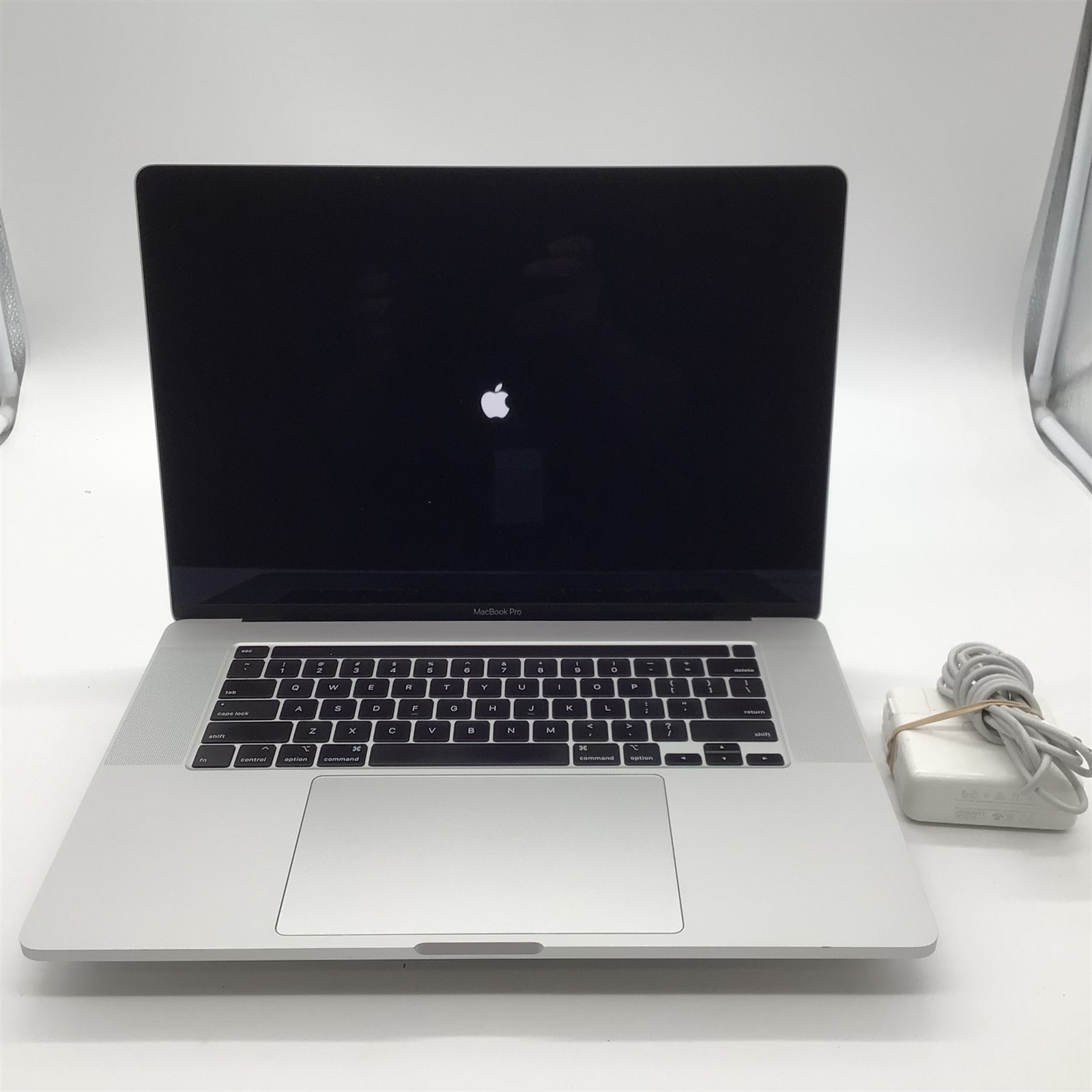 Apple MacBook Pro i9-9880H 2.30GHz/16GB RAM/1TB SSD – A2141 MacOS Tahoe