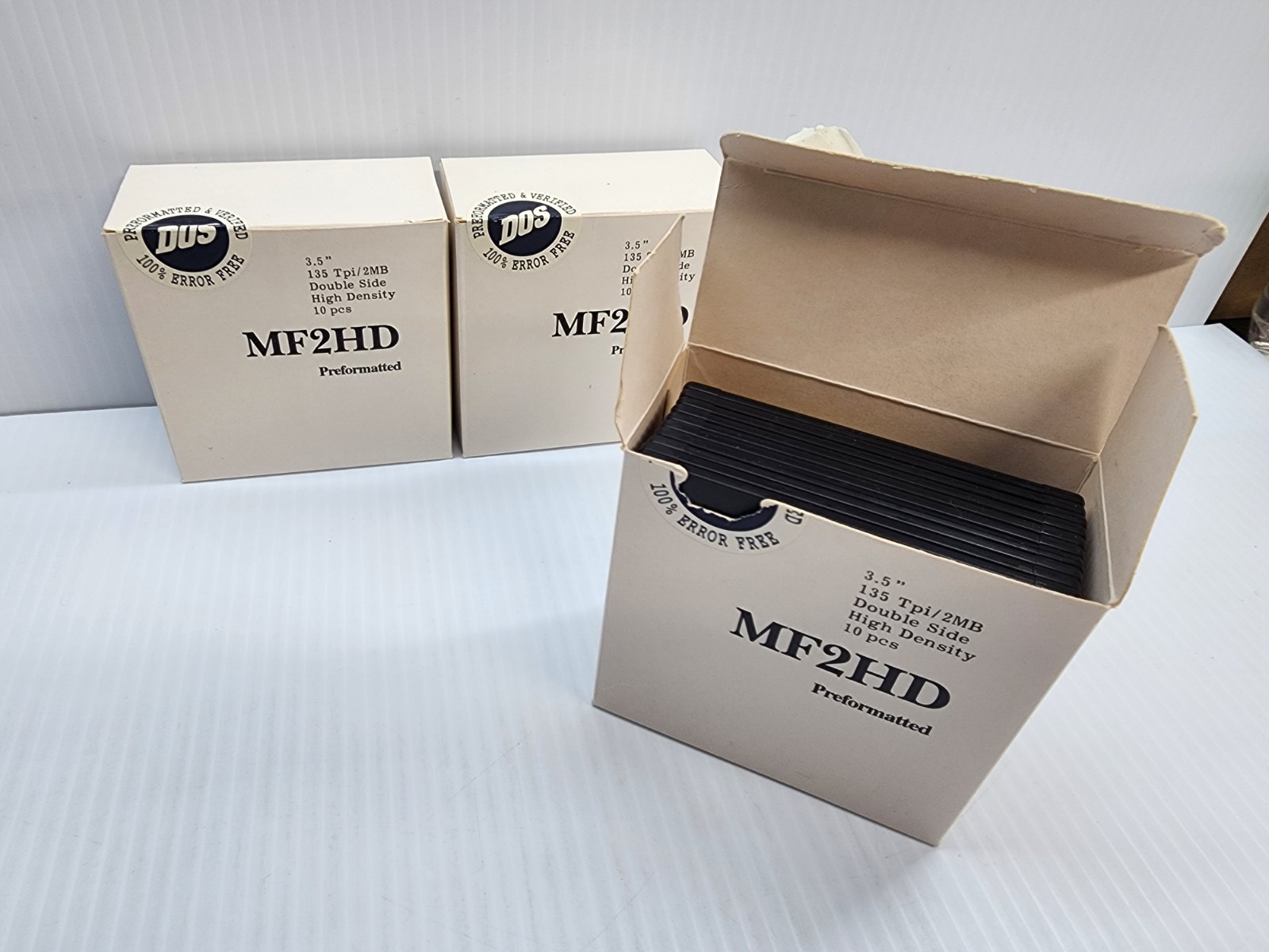 (20) MF2HD 3.5″ Preformatted Floppy Discs 135 Tpi/2MB – 2 Sealed Boxes of Disks