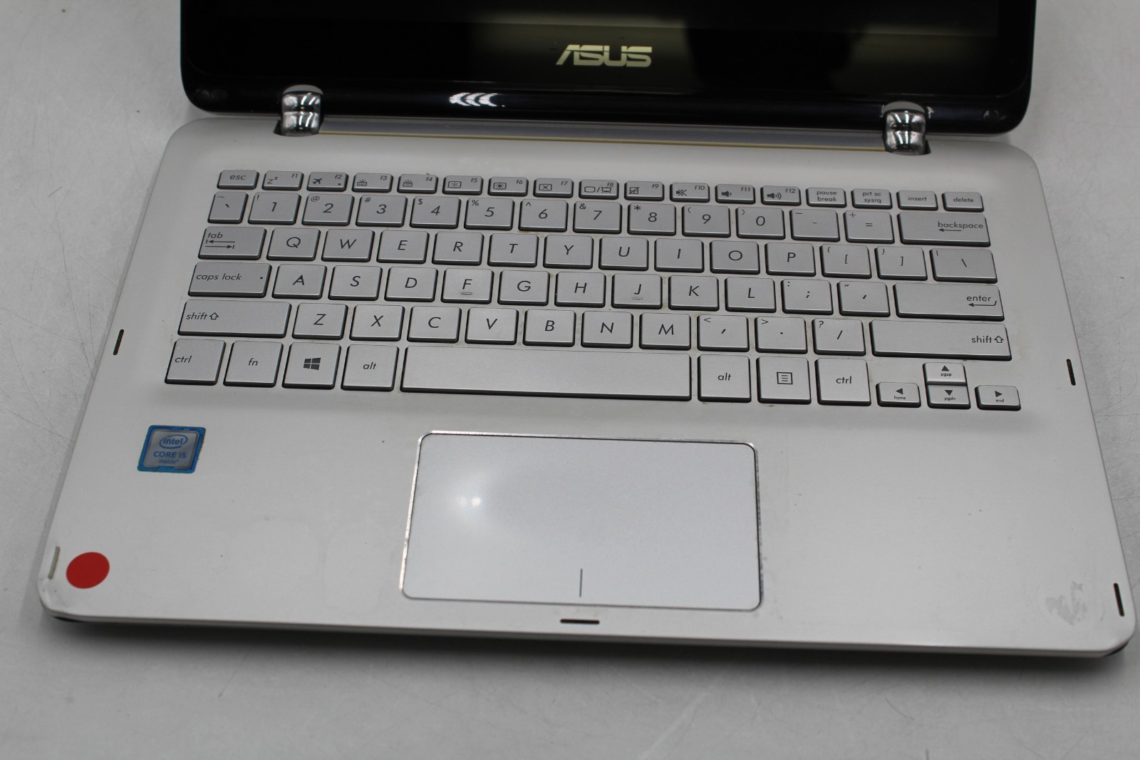 ASUS Tek Q304UA 13.2in 1 TB HD 6 GB RAM i5-6200U 30 day warranty no OS