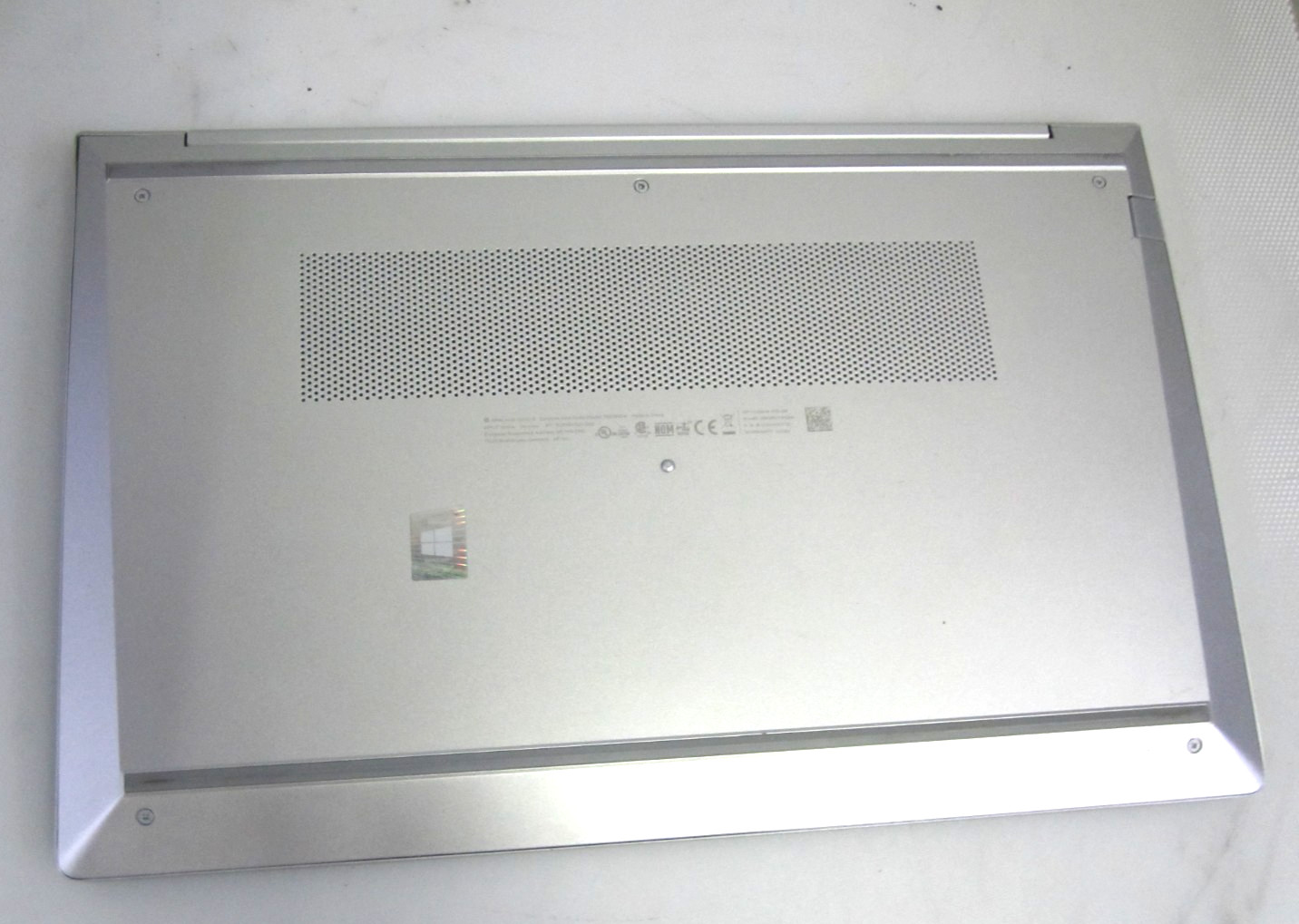 HP ProBook 450 G8 i5-1135G7 2.40GHz 16GB NO HDD/AC/BTRY/OS BAD M2 SLOT