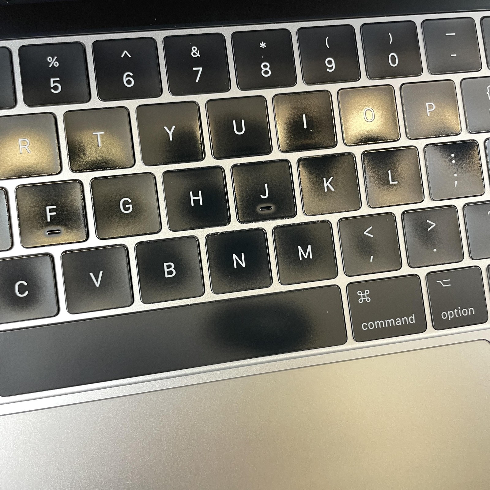 MacBook Pro 15 Touch Bar Silver 2016 2.7 GHz i7 16GB 2TB SSD AMD Radeon Pro 455