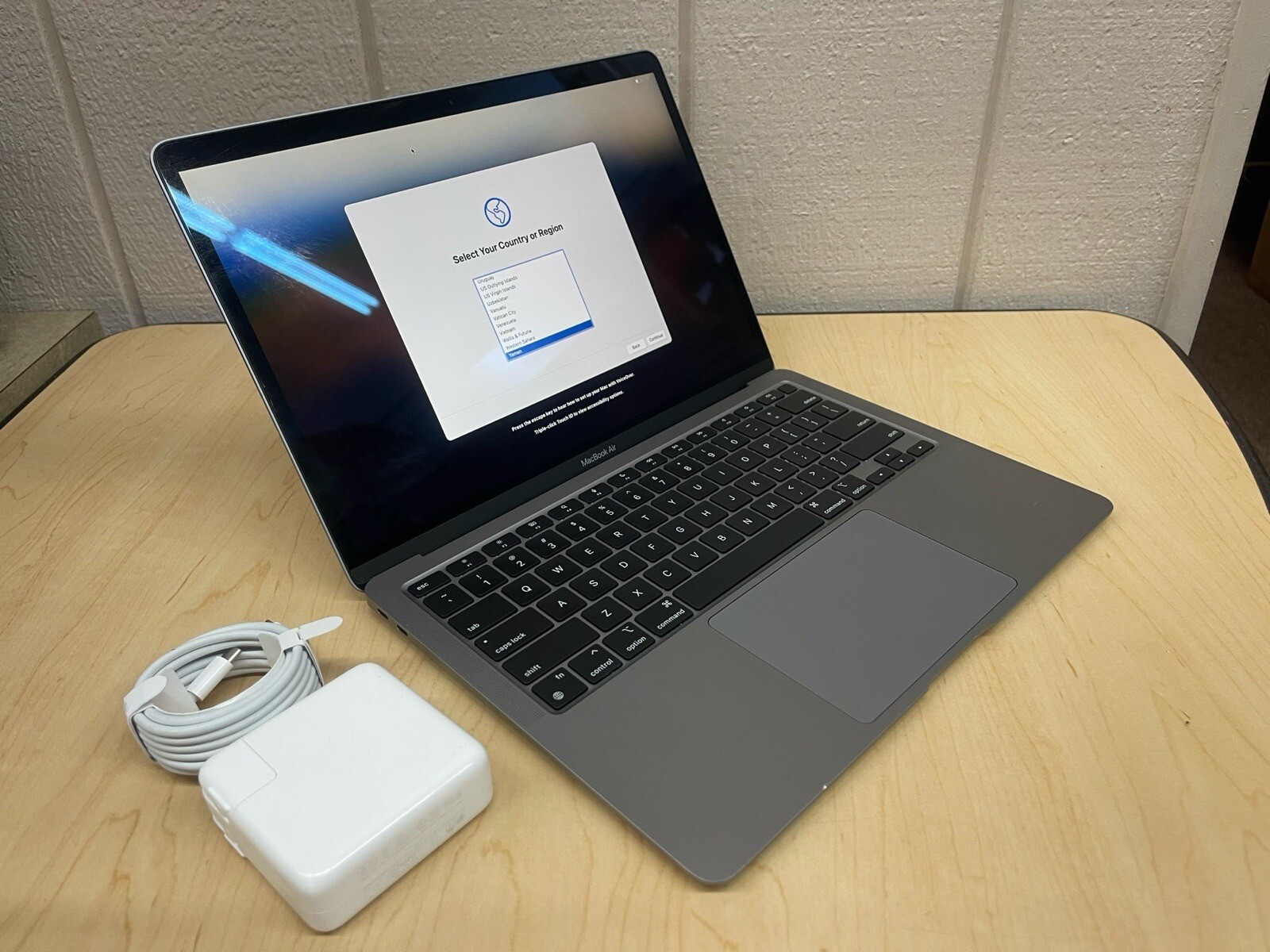2020 Apple MacBook Air 13″ M1 3.2GHz 512GB SSD Gray A2337 OSX 2023 – GRADE A