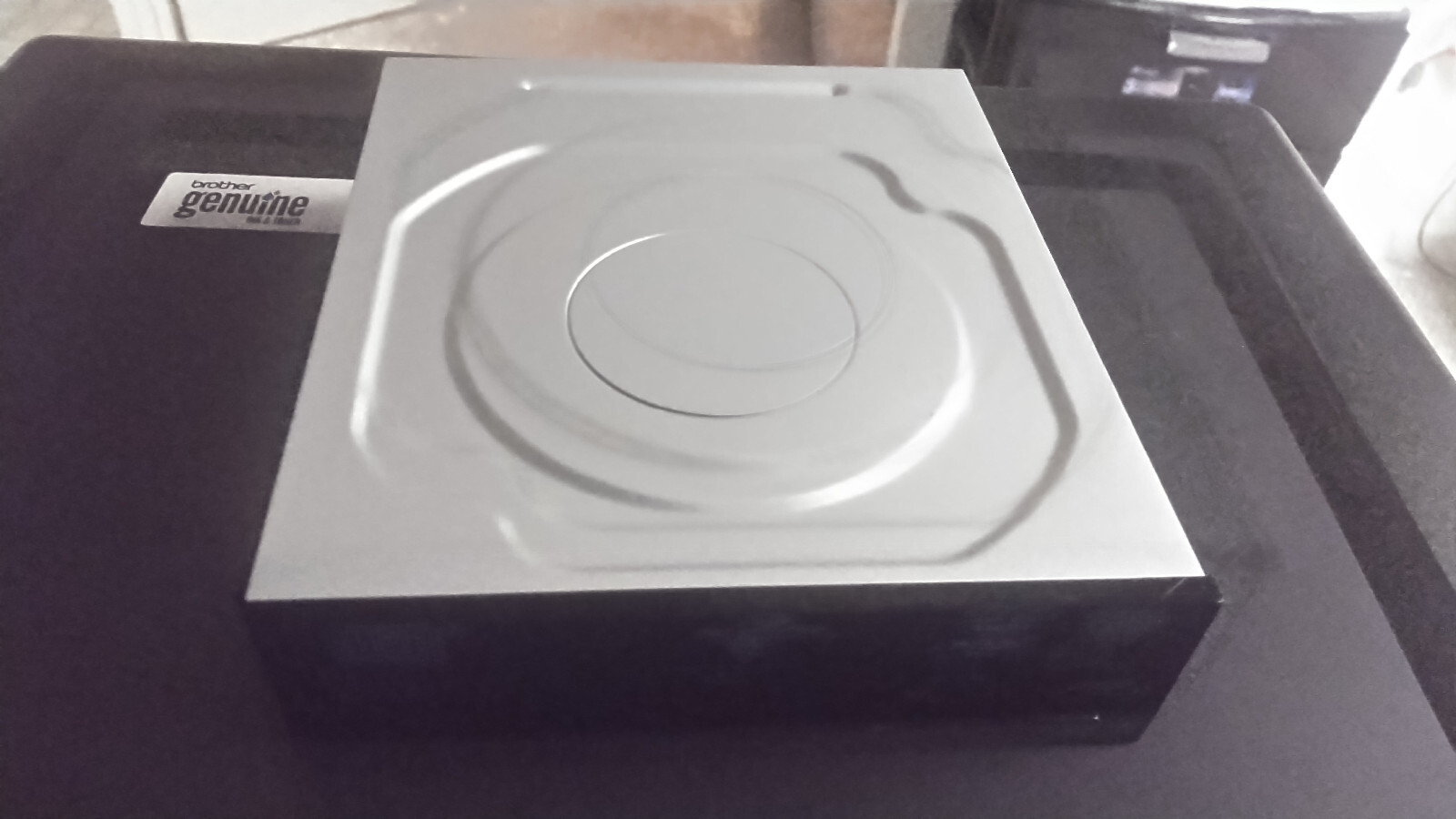{HP} SATA DVD/CD ReWritable Drive {DH-16ABLH-HT2}