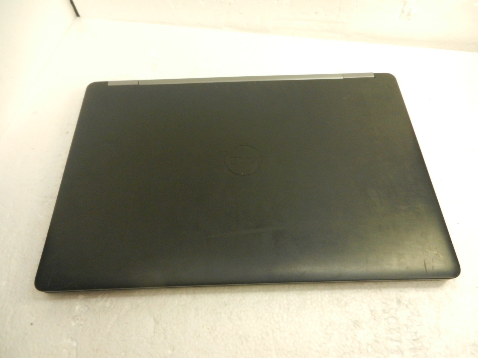 Dell Latitude E5570 Laptop CORE i5-6200U @ 2.40Ghz / NO Ram / NO SSD * READ ME *