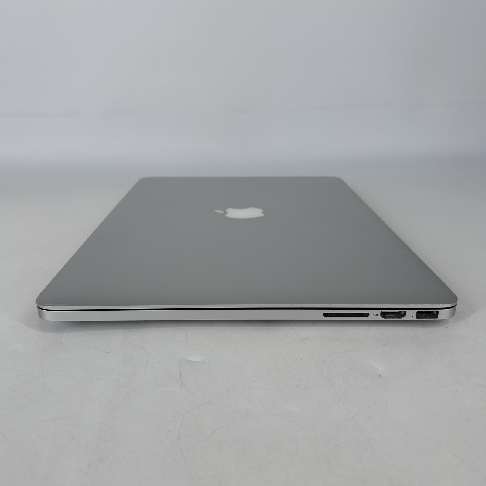 MacBook Pro Retina 15 Silver 2015 2.2 GHz i7 4th Gen. 16GB 256GB SSD Good