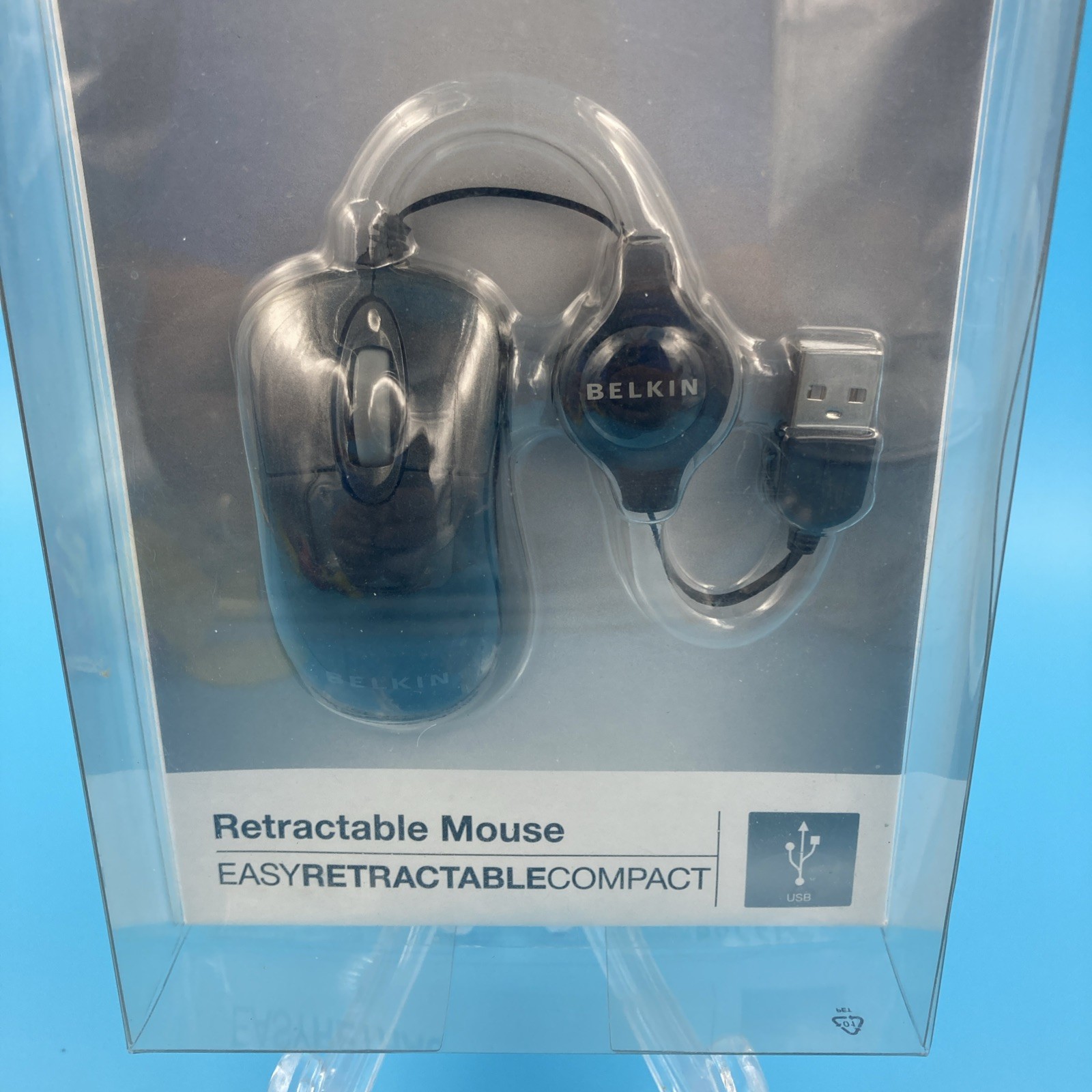 Belkin Mini Wired Travel Mouse, Optical Scroll, Retractable USB Cable