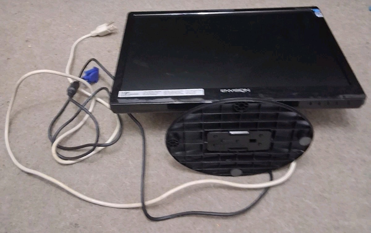 ENVISION PERIPHERALS G917W1 LCD WIDESCREEN CPU/GAME BLACK 19″ MONITOR + HOOKUPS!