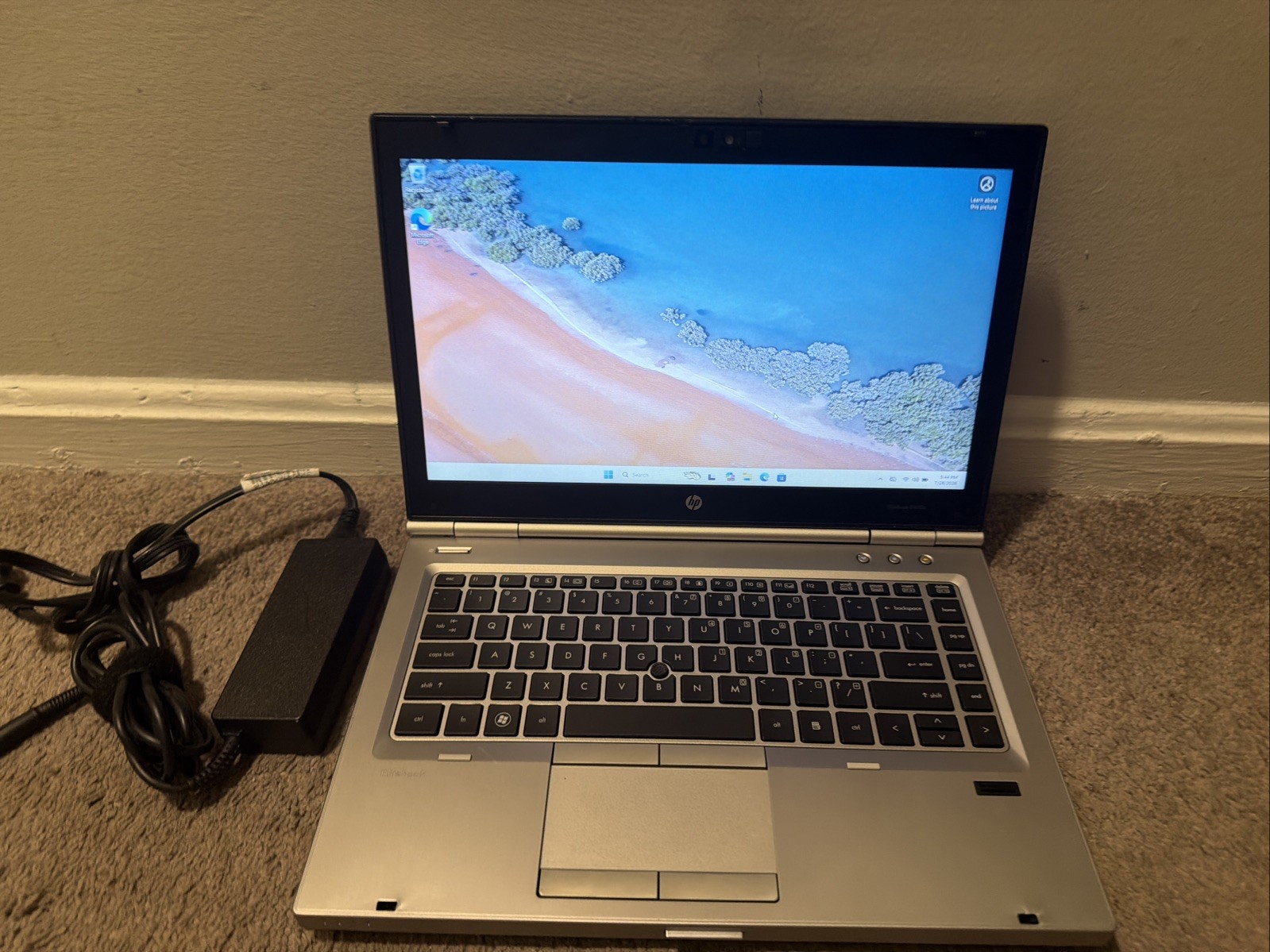 HP Elitebook 8460p Laptop (16GB RAM, 1TB HDD, AMD 1GB GPU, i5 2.5ghz) W/ CHARGER