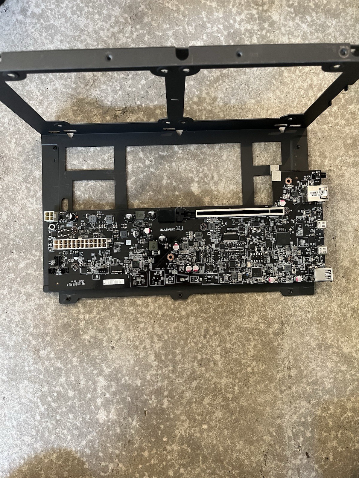 EGPU dock board thunderbolt5 from GIGABYTE AORUS RTX 5090 AI BOX