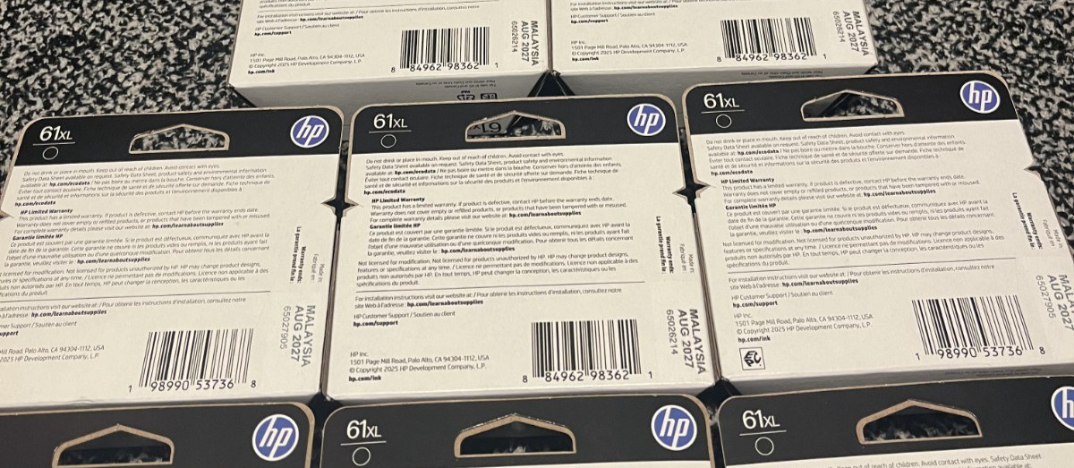 Lot of 8 Genuine HP Ink Cartridge 61XL Black CH563WN Date: August 2027 & 2028