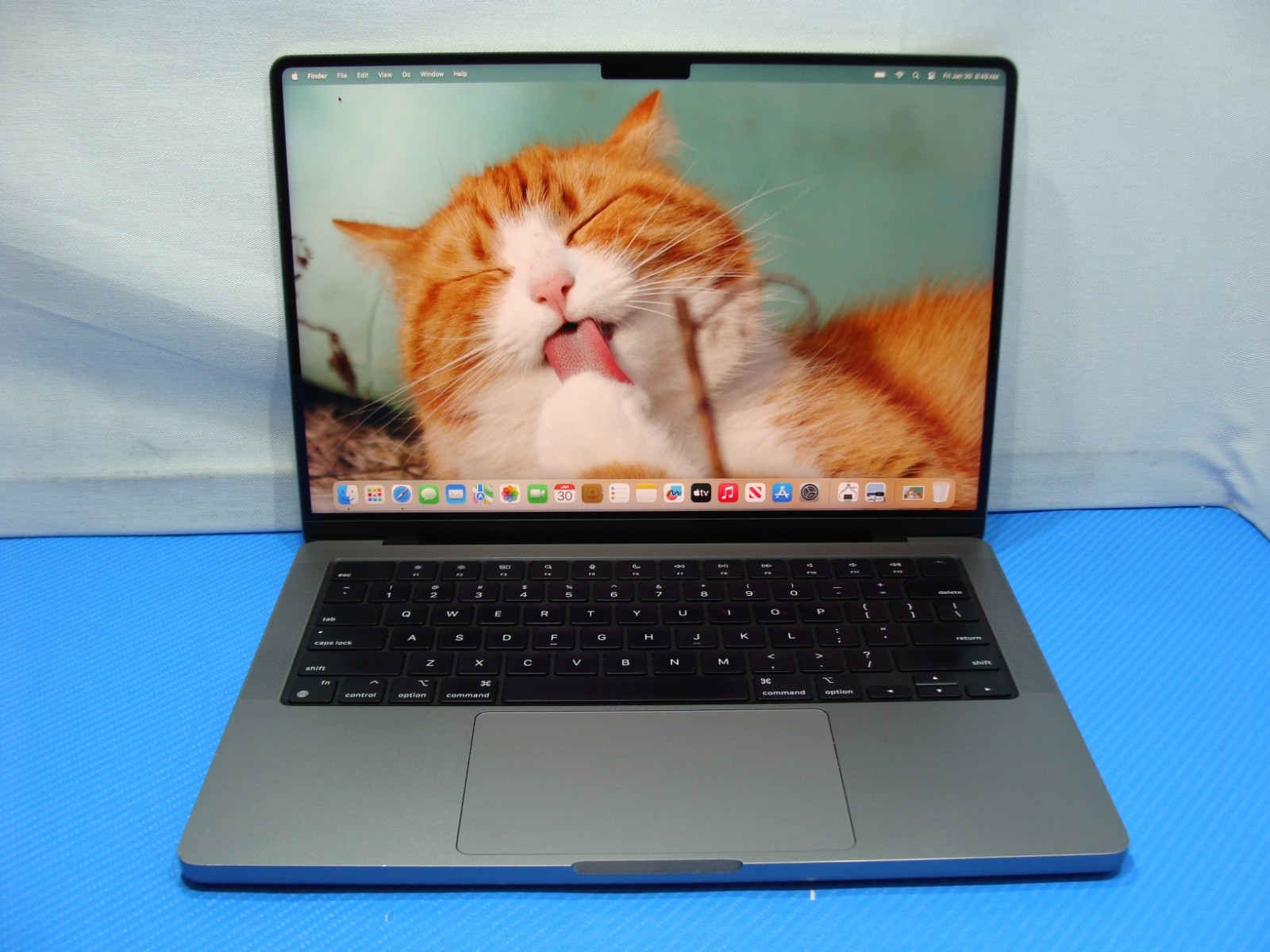 Apple Macbook Pro 14″ (2023) A2918 M3 4.05GHz 8CPU/10GPU 16GB 512GB SSD +Charger
