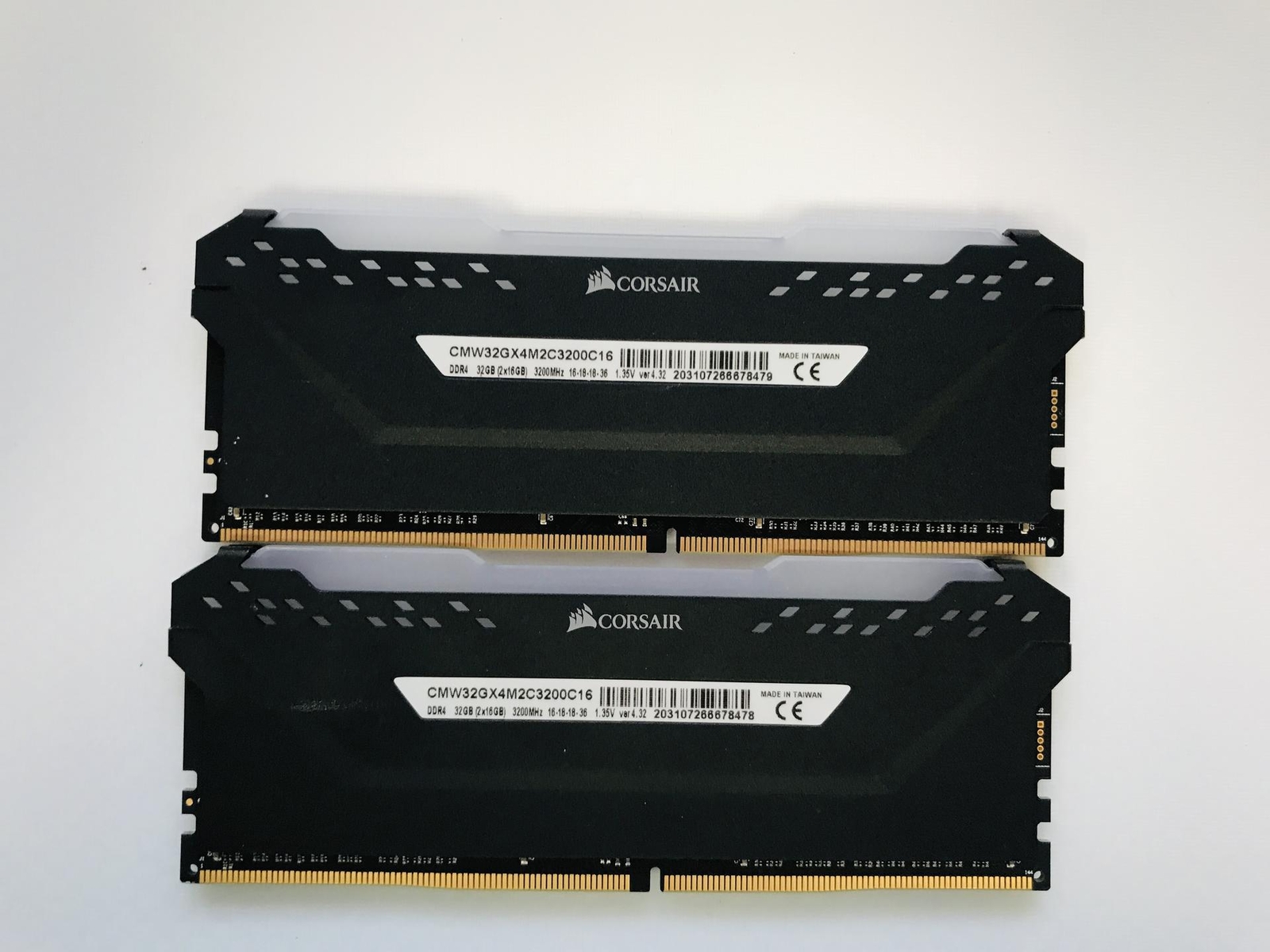 CORSAIR Vengeance RGB PRO 32GB (2x16GB) 3200MHz DDR4 RAM (CMW32GX4M2C3200C16)