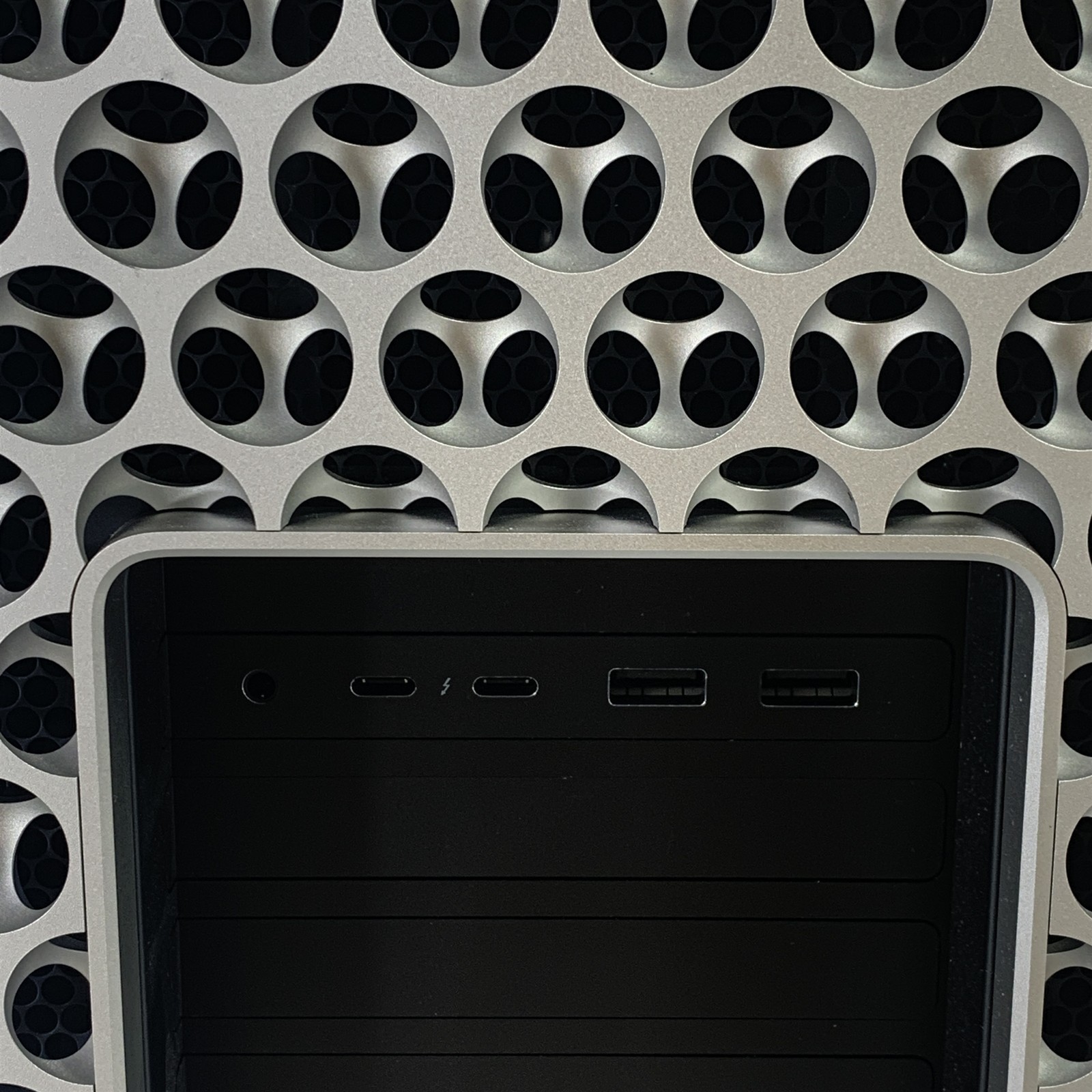 Apple A1991 Mac Pro (2019) Xeon W-3223 – 96GB – 1TB SSD – Radeon Pro W5500X