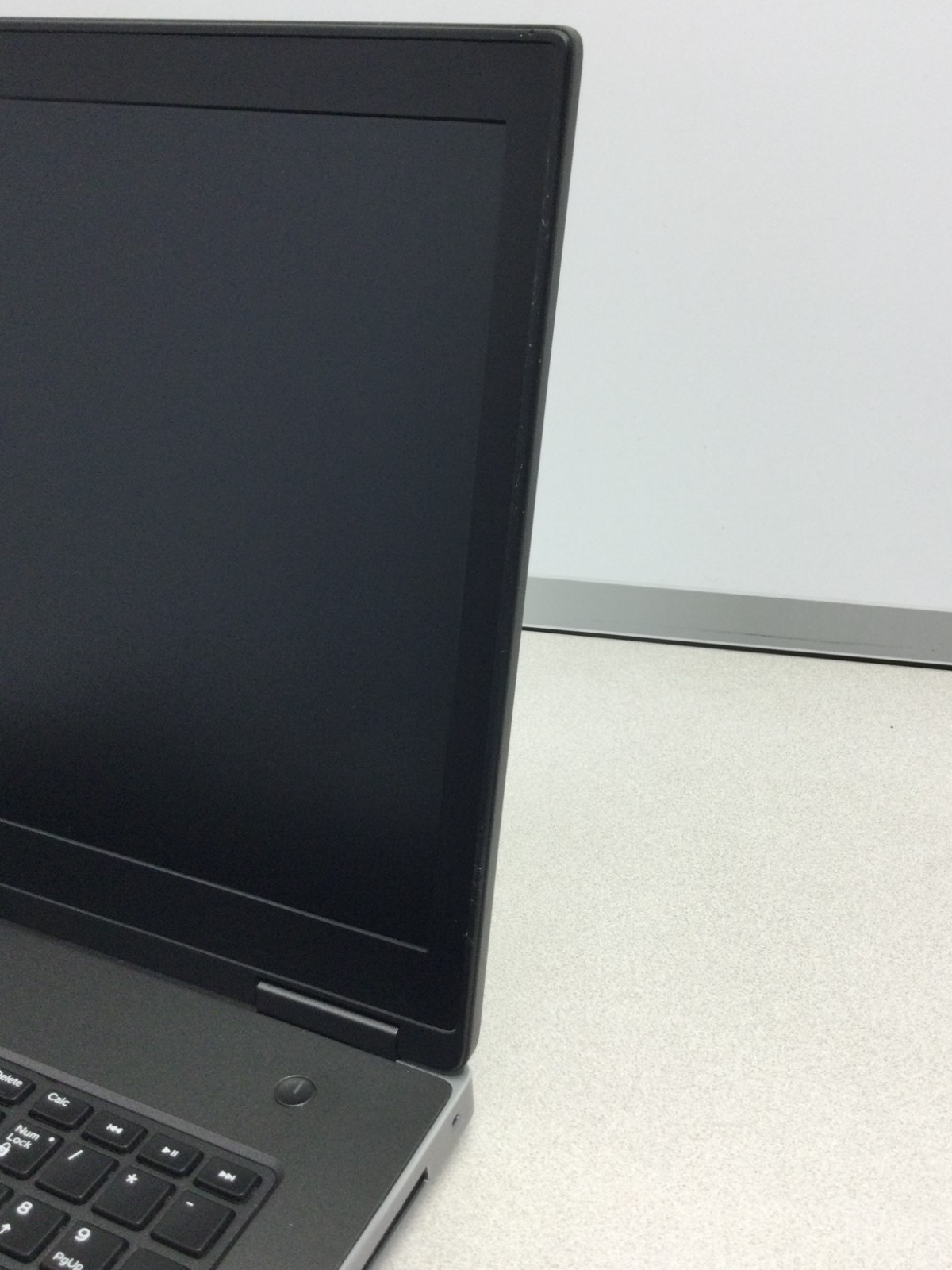 Dell Precision 7740 17.3″Core i7-9750H 48GB RAM 256 GB SSD 2.60GHz WIN 11 PRO