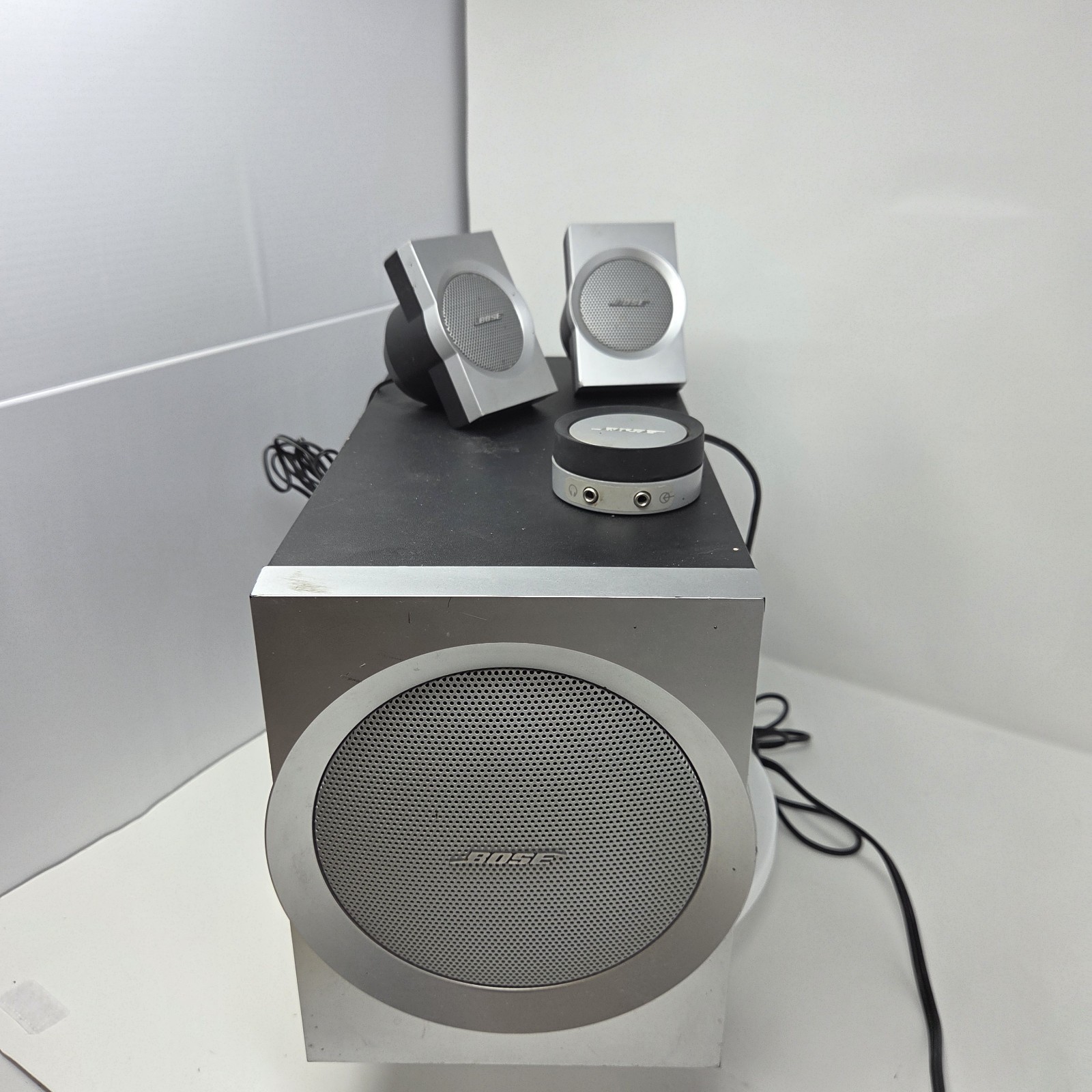 Bose Companion 3 Multimedia Speaker System (Subwoofer, Controller, 2 Satellites)