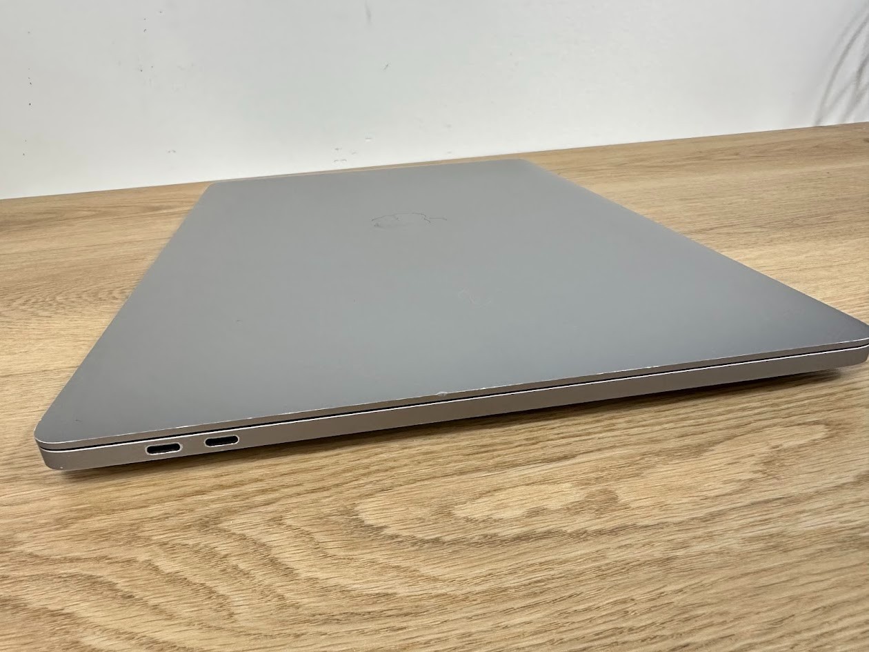 Apple MacBook Pro (A2141) Core i9 9880H, 64GB DDR4, Radeon Pro 5500M, 512GB SSD