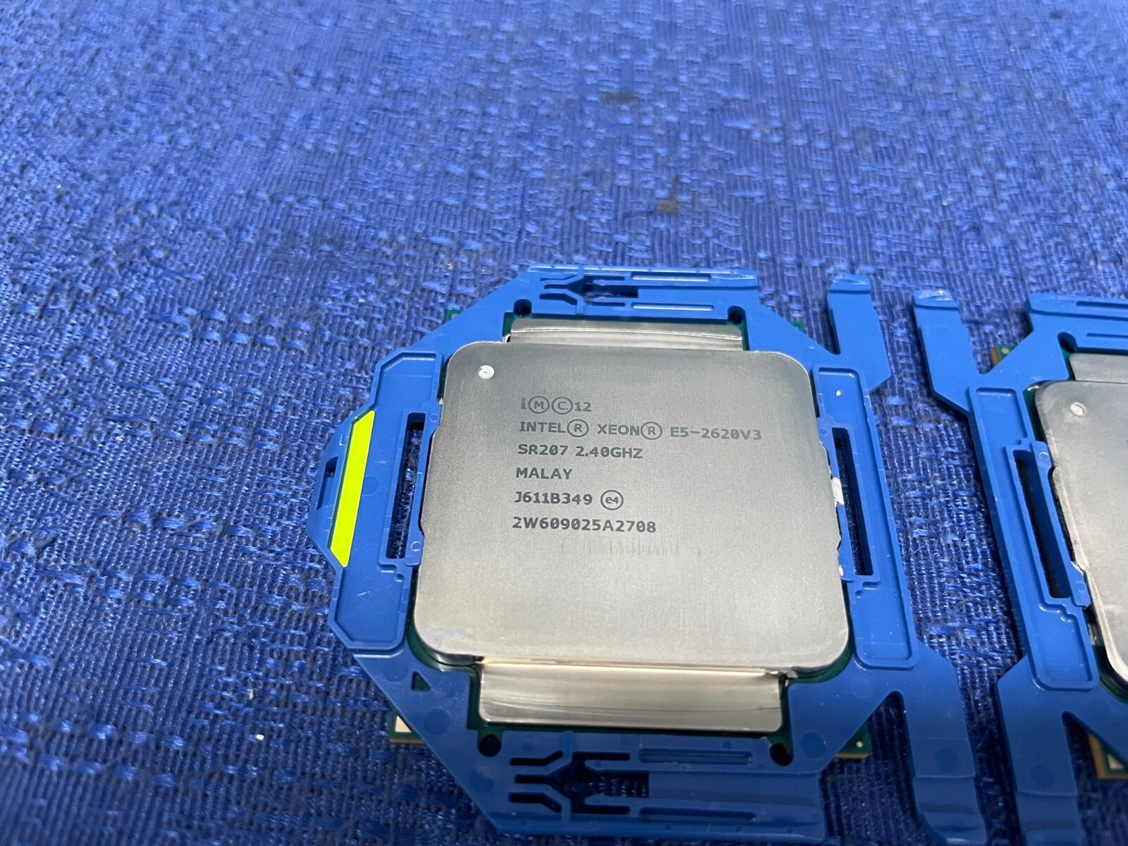 Lot of 2 Intel Xeon E5-2620 v3 Processor SR207 2.40GHz J611B349