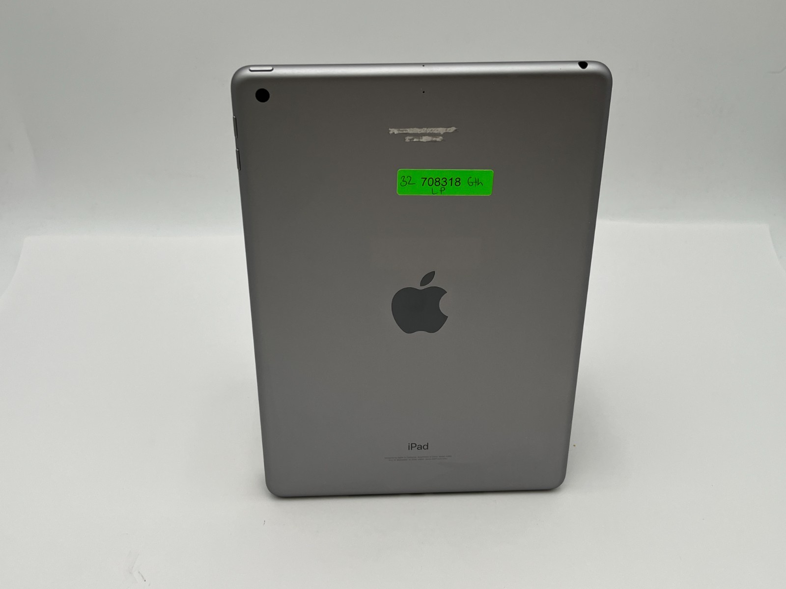 APPLE IPAD 6th GEN WIFI ONLY TABLET 9.7″ -32GB A1893
