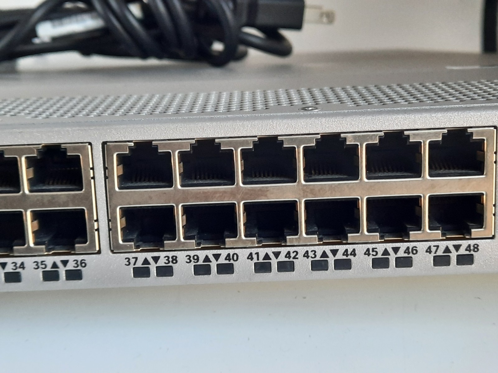 Cisco Nexus N9K-C9348GC-FXP -TESTED