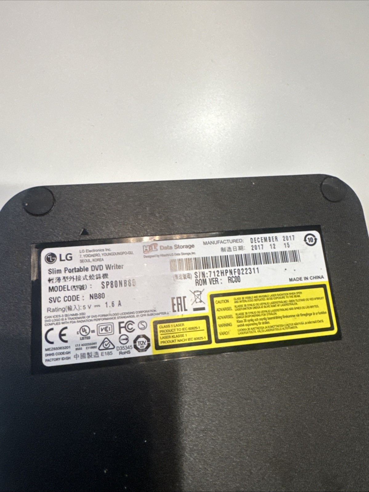 LG Ultra Slim Portable DVD Writer SP80NB80 – USB 2.0 Mac & Windows. (w)