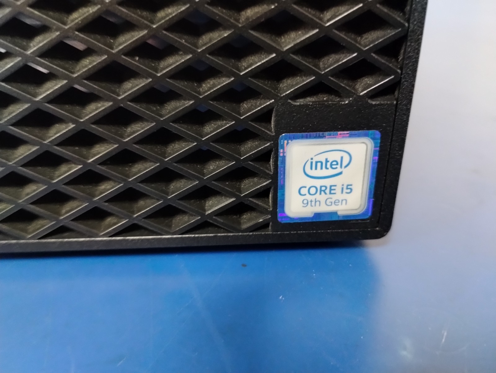 DELL OptiPlex 5070 i5-9500 3.00 GHz16GB RAM 256 GB M.2 Intel(R) UHD Graphics 630