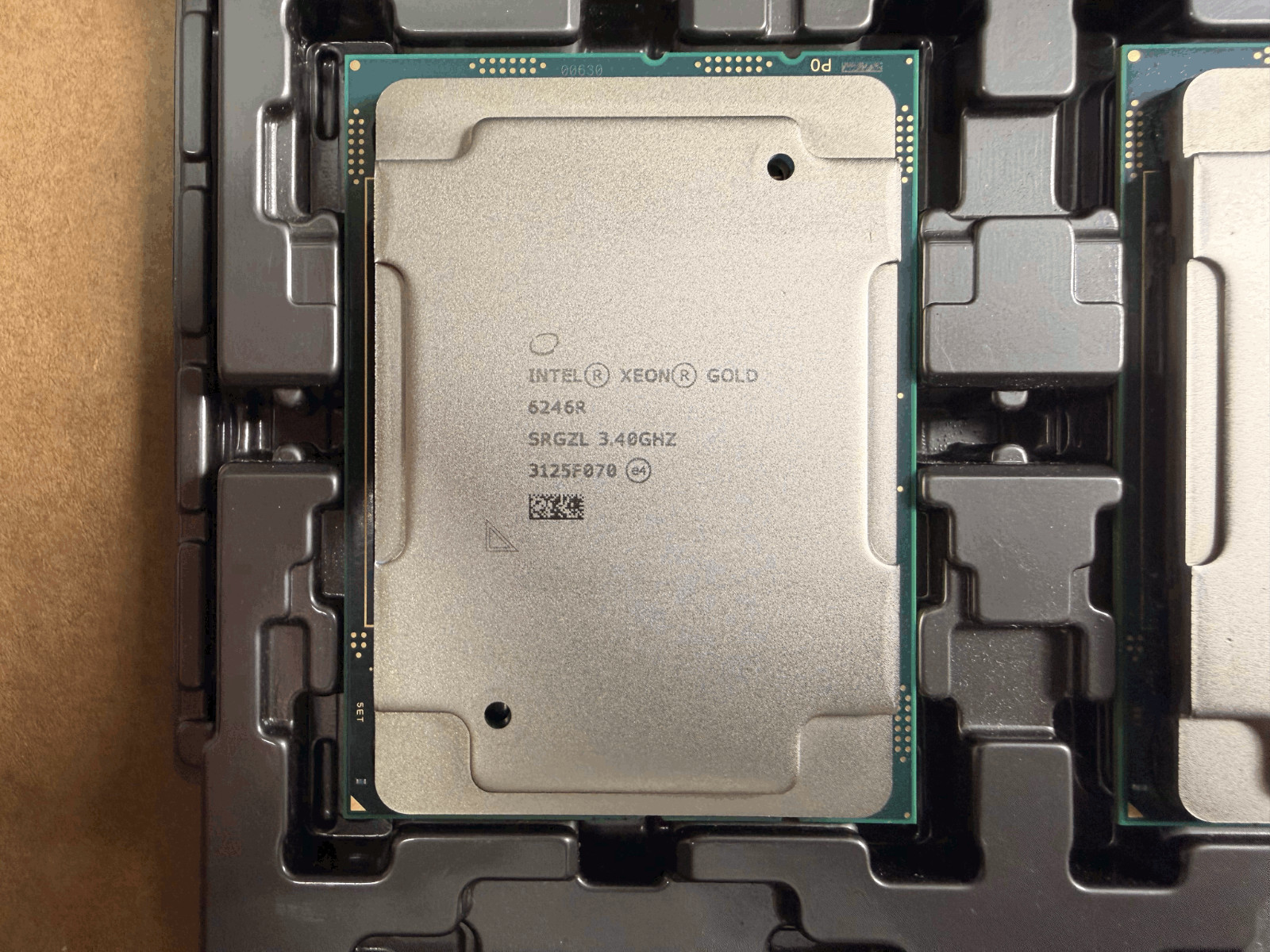 Intel Xeon Gold 6246R 16-Core 3.4GHz 35.75Mb FCLGA3647 CPU – SRGZL – CLEAN!