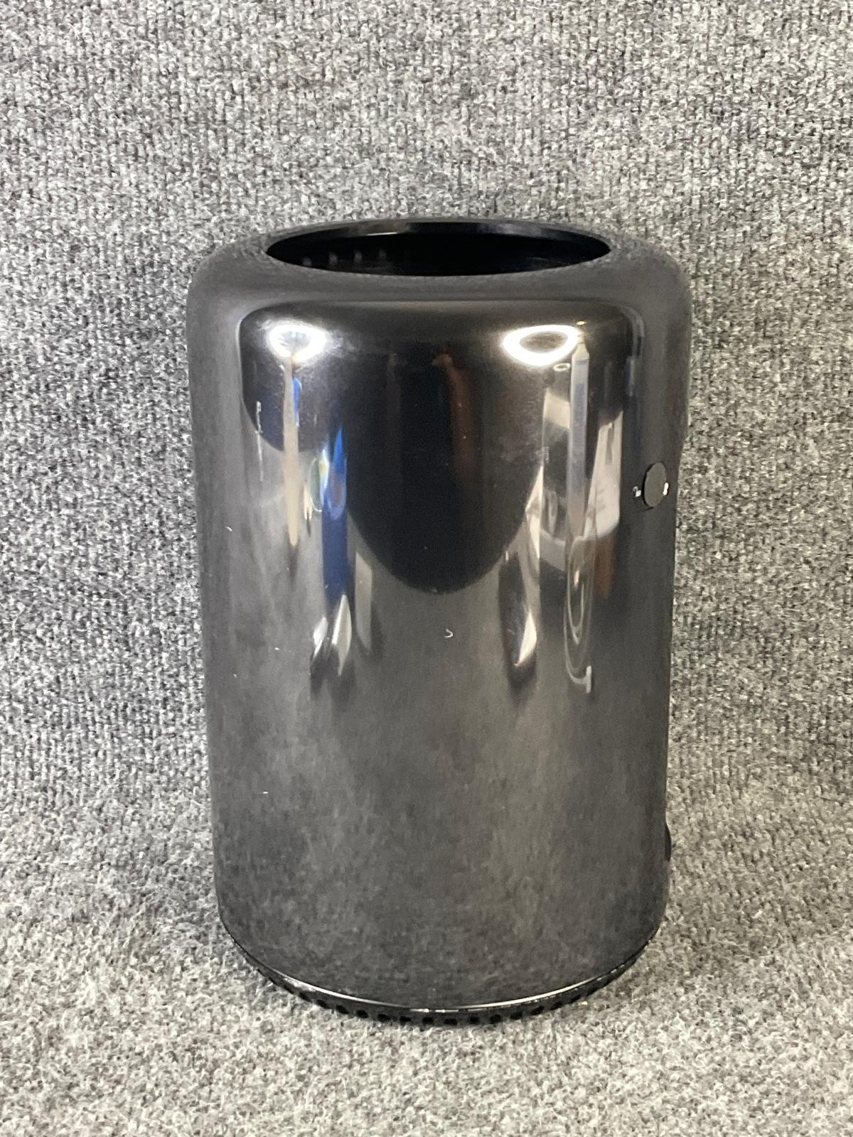 Apple Mac Pro A1481 Xeon E5 3.7GHz Quad Core SSD 40577