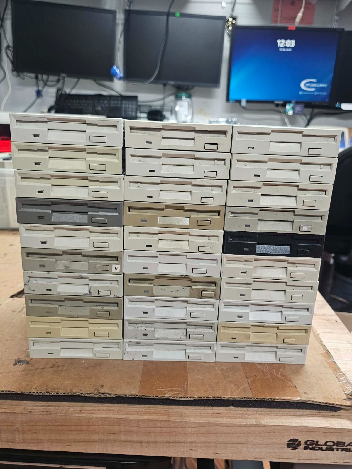 30X Retro Vintage Mix Epson Mitsumi Teac 3.5” 1.44MB Floppy Disk Drive FDDs Fun