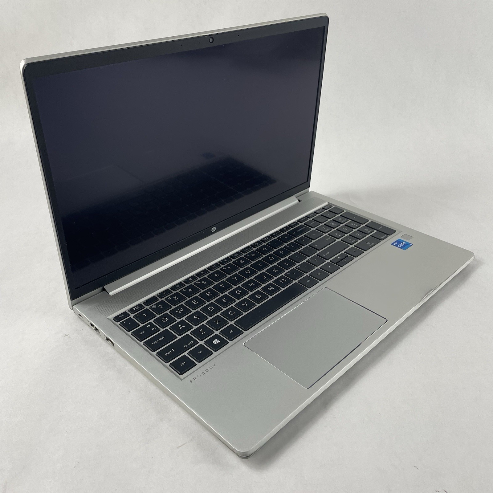HP ProBook 450 G8 15.6″ i5-1135G7 2.40 GHz 8 GB RAM No SSD/OS/AC – Bad Bottom