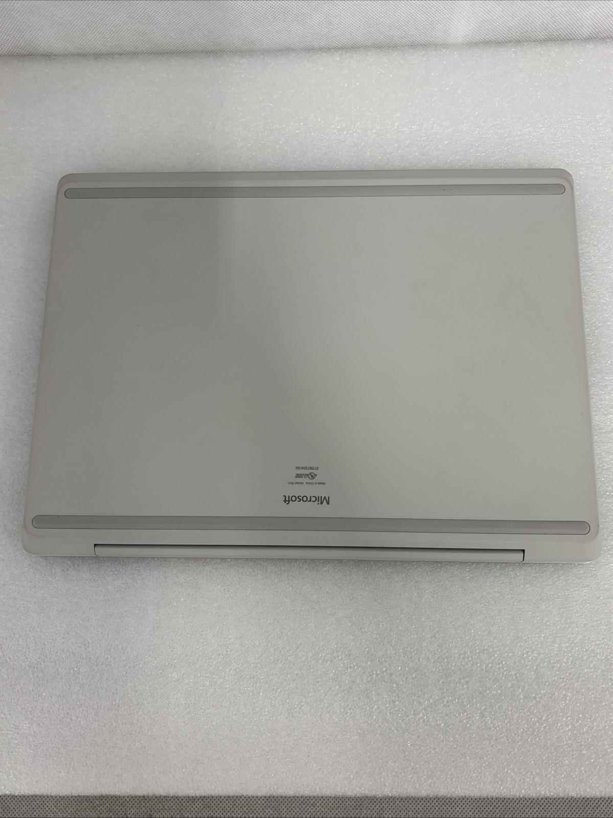 Microsoft Surface Laptop Go 12.4″ (256GB, Intel i5 10th Gen., 8GB) – Platinum