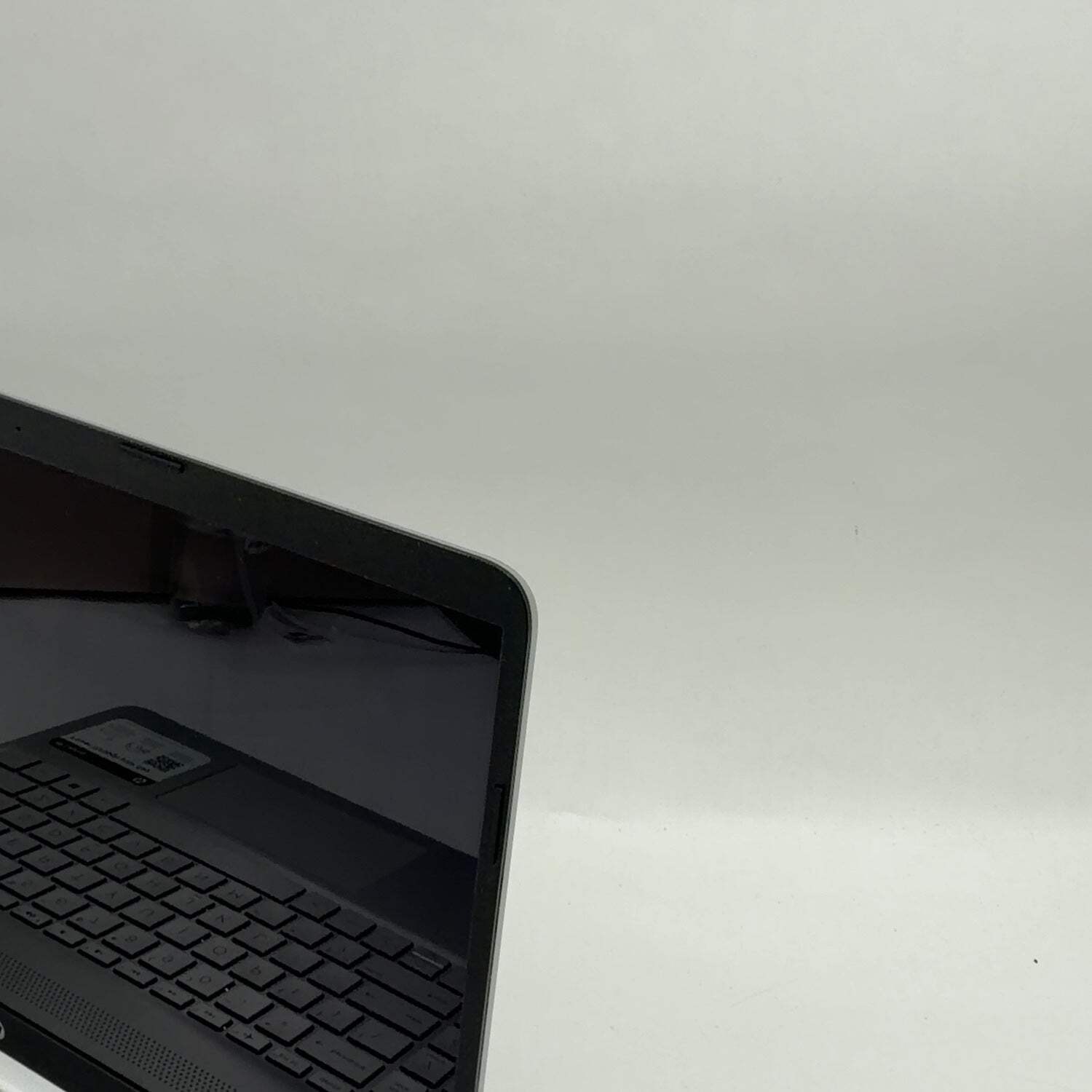 HP Laptop 15-EF2148NR 15.6″ Ryzen 5 5500U 2.1GHz 8GB RAM 256GB SSD