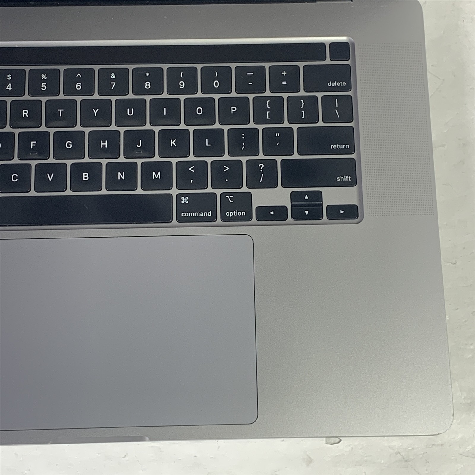 Apple MacBook Pro A2141 (2019) 16″ Laptop Core i9-9980HK 2.3GHz 16GB – 500GB SSD