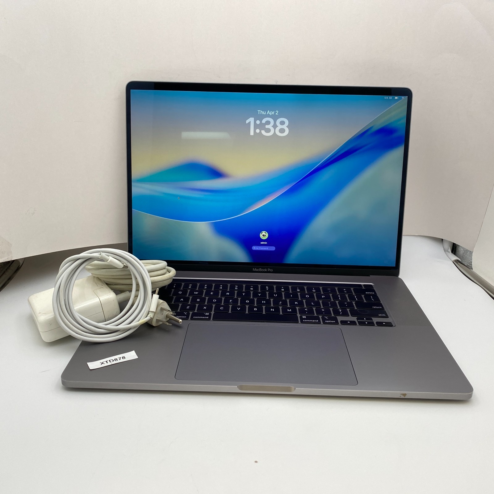 Apple MacBook Pro 16″ Intel Core i7 16GB RAM 1TB SSD – Gray A2141 – Fair Cond.