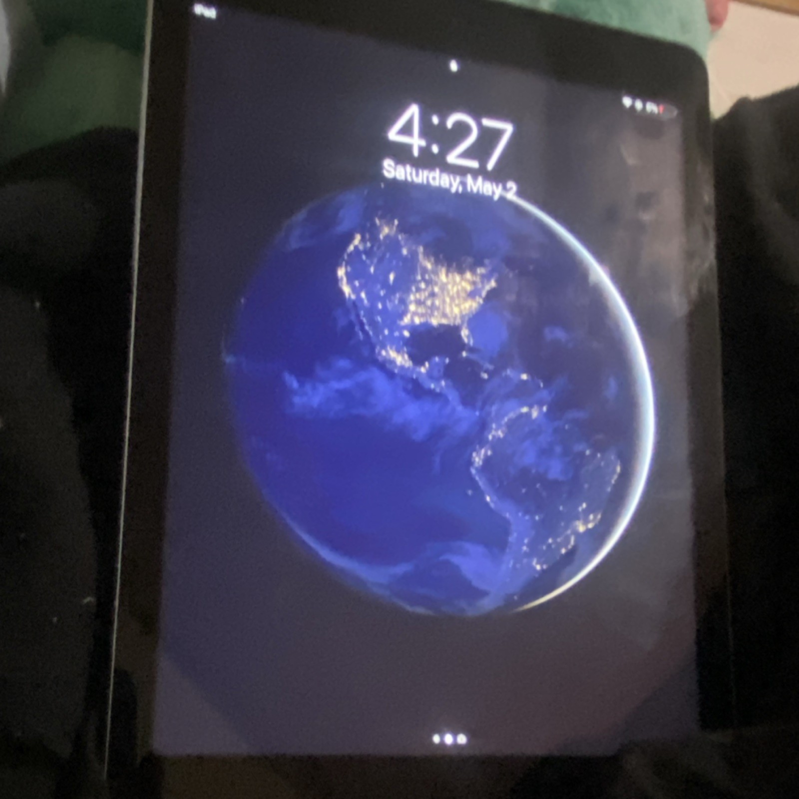 Apple iPad Silver 9.7″ Wi-Fi Tablet Built-In Front & Rear Camera IPS LCD