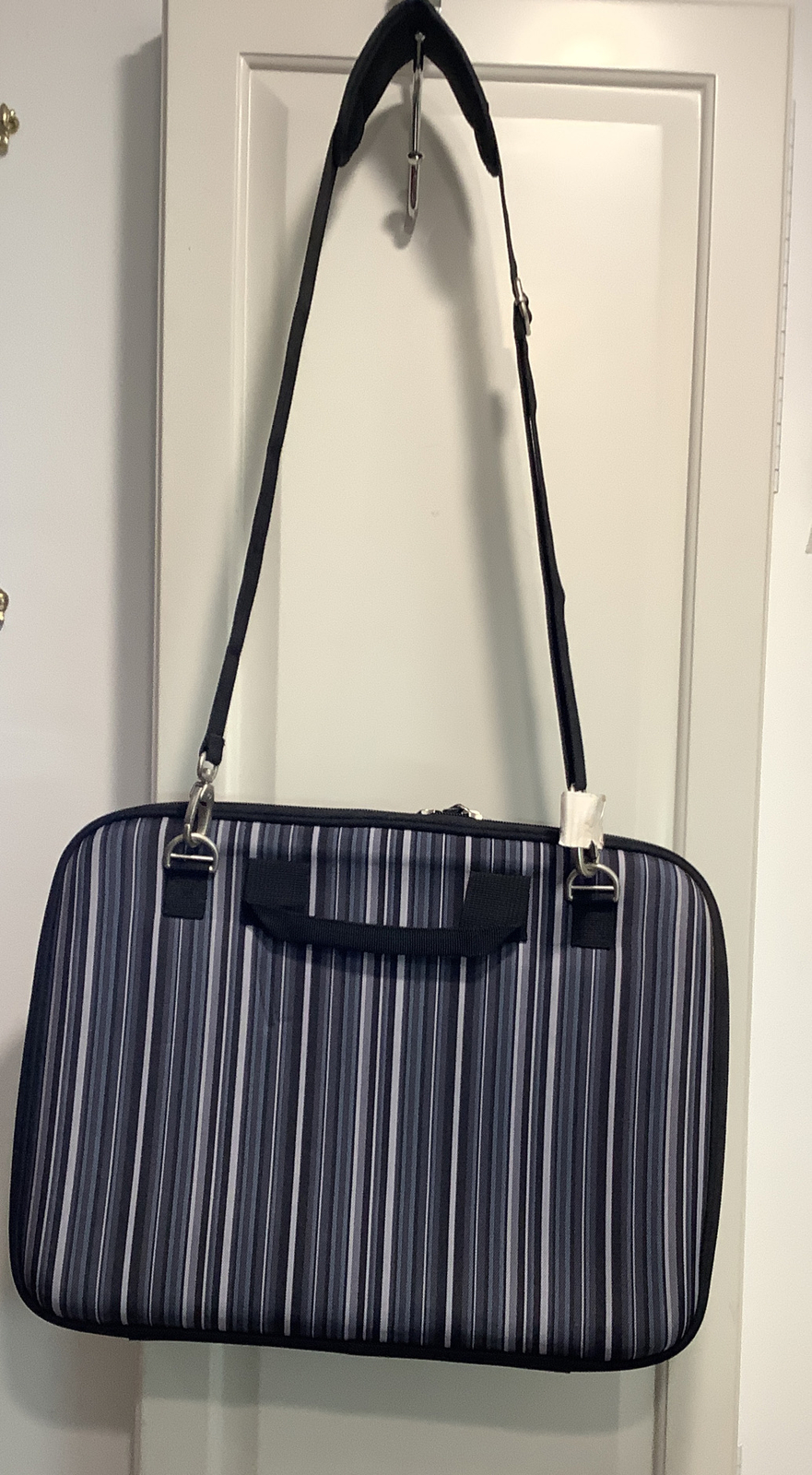 Samsonite 3023 Black Striped Shoulder Laptop Carrying Case/Bag – Luggage
