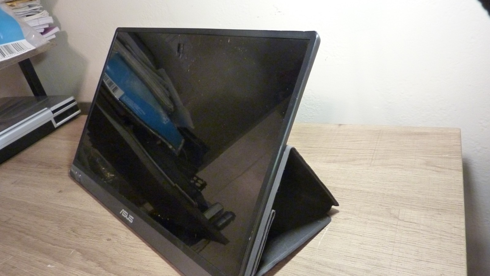 ASUS ZenScreen MB16AC 15.6″ Portable USB Monitor With Smart Case