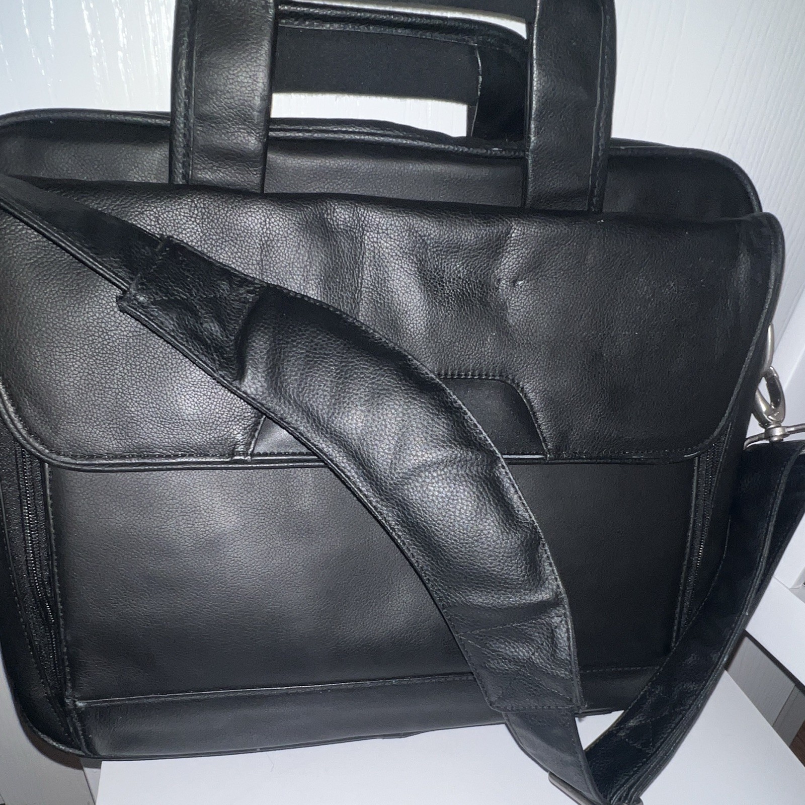 Laptop Bag messenger17” Dell Black Leather Bag Padded Zipper-Minor Imperfections