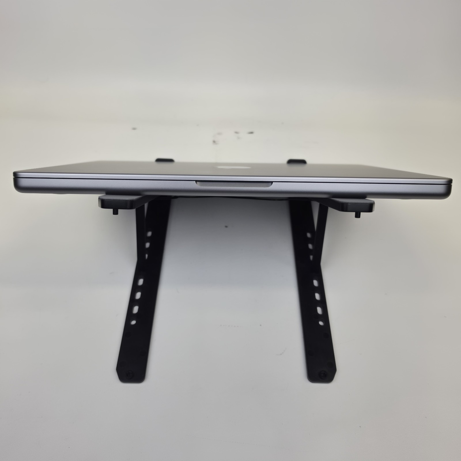 Apple MacBook Pro Mac(18,3) 14″ M1 Pro – 10C/16C 16GB 1TB Tahoe NO AC