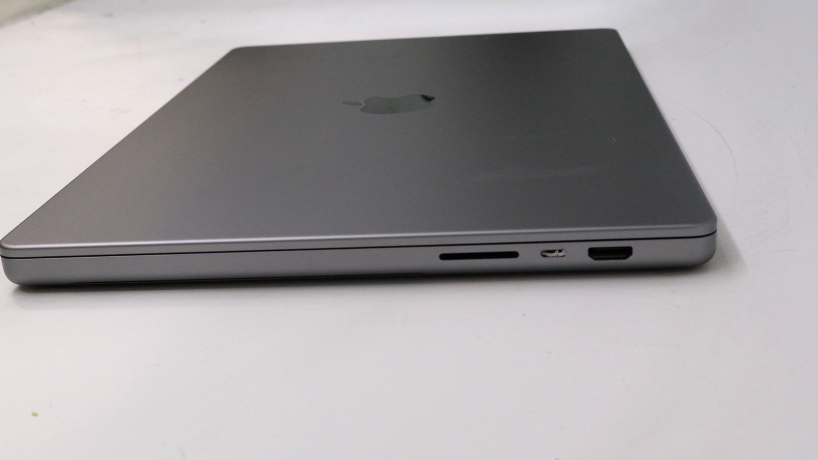 Apple Macbook Pro 16″ M1 Max 10-Core 64GB 1TB – Very Good READ DESC