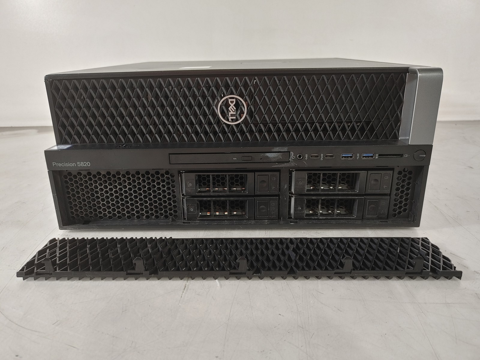 Dell Precision 5820 4.00 GHz Intel Xeon W-2125 8 GB DDR4 Workstation No