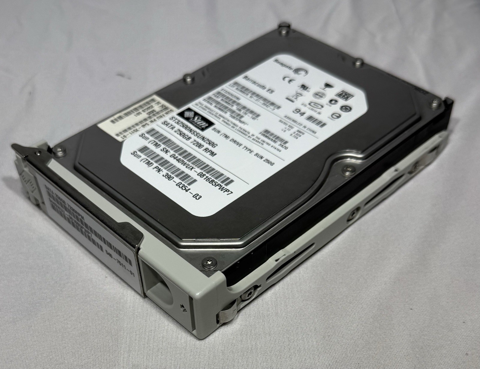 Sun 540-7511 250GB3.5″ 7200RPM SATA 3.0Gb/s HDD w/SPUD Bracket – Sun Ultra 24