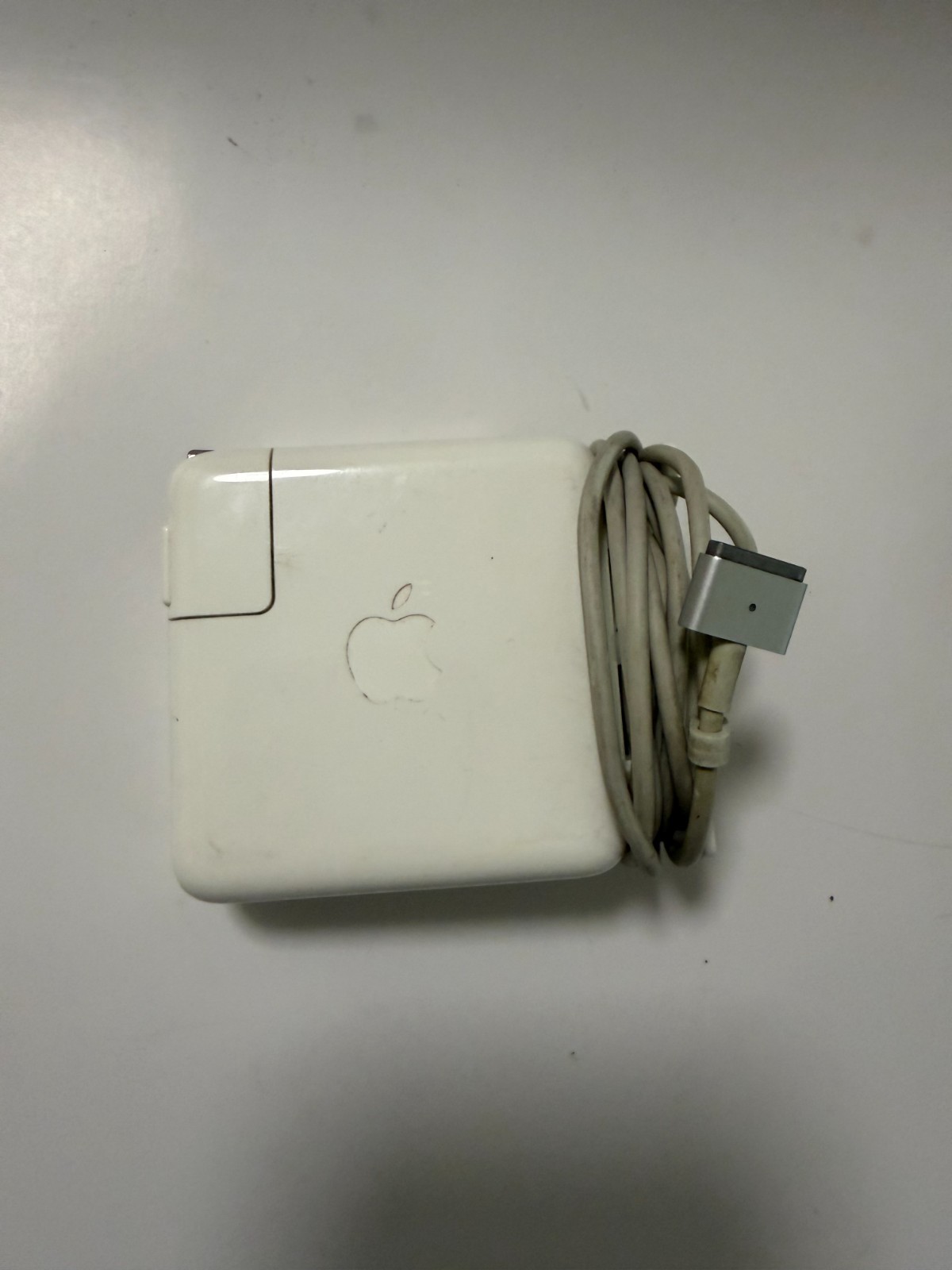 Apple MacBook Air 13″ (128GB SSD, Intel Core i5 5th Gen., 1.6 GHz, 8GB) Laptop