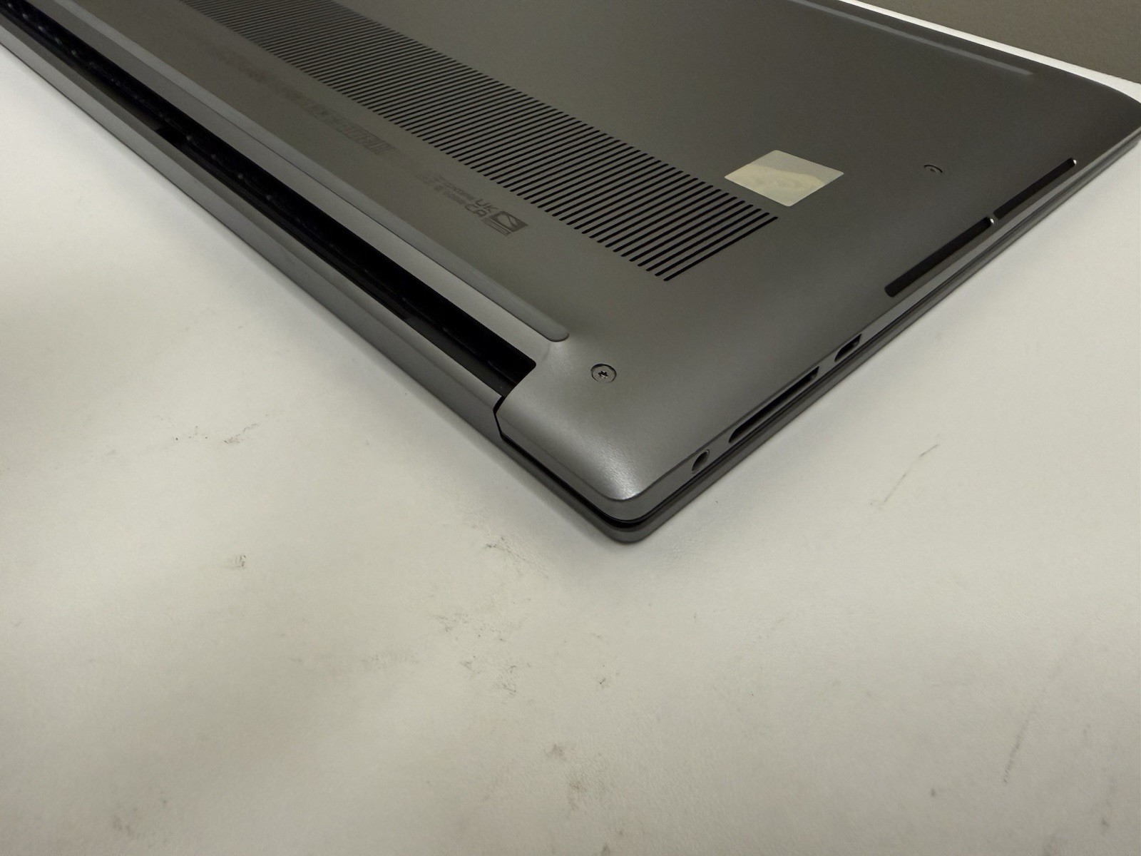 Dell Precision 5570 15.6″ Touch i7-12800H 16GB DDR5 RTX A1000 – No SSD