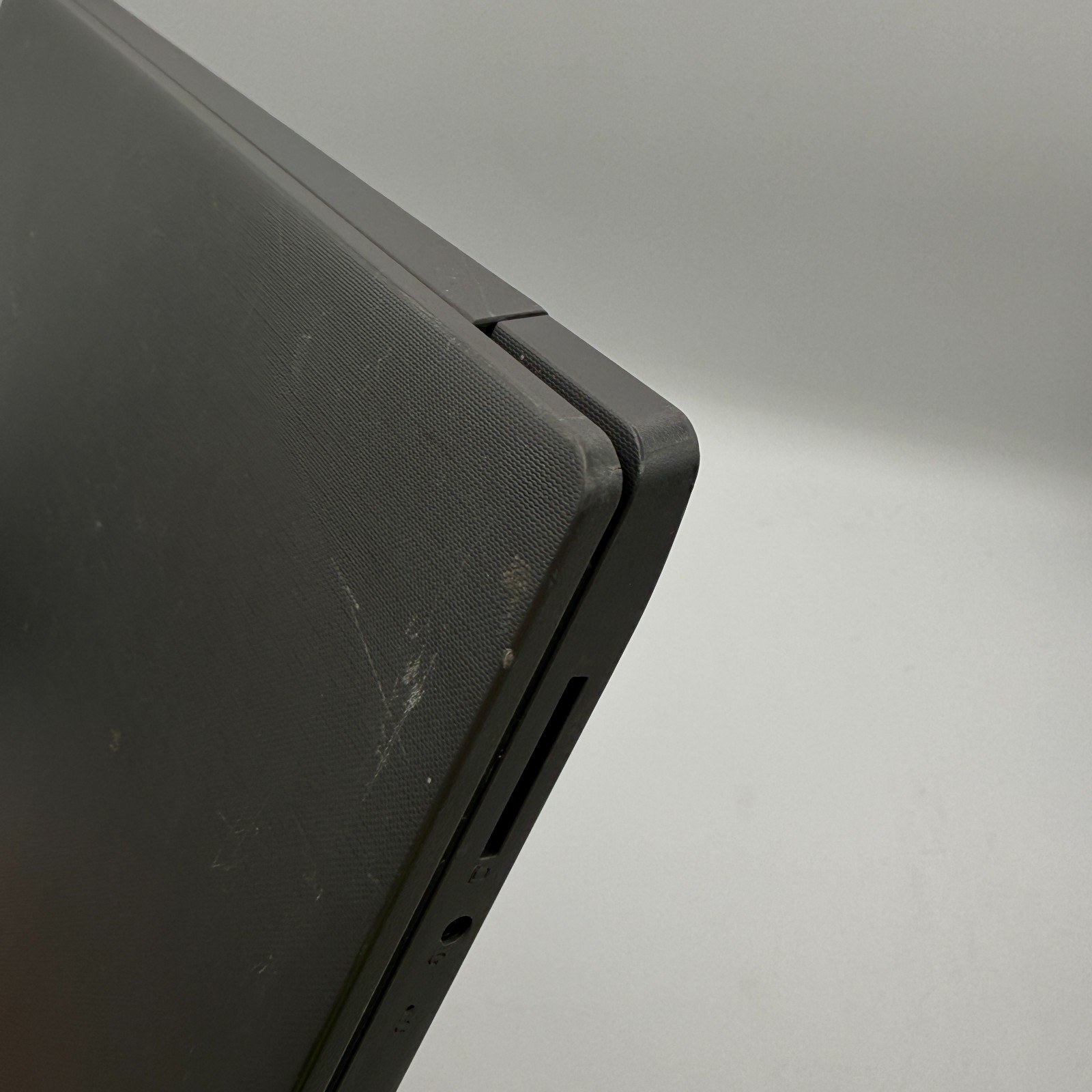 Lenovo V14-IIL 14″ i5-1035G1 12GB 256GB SSD Win11 Pro Black Laptop – Fair