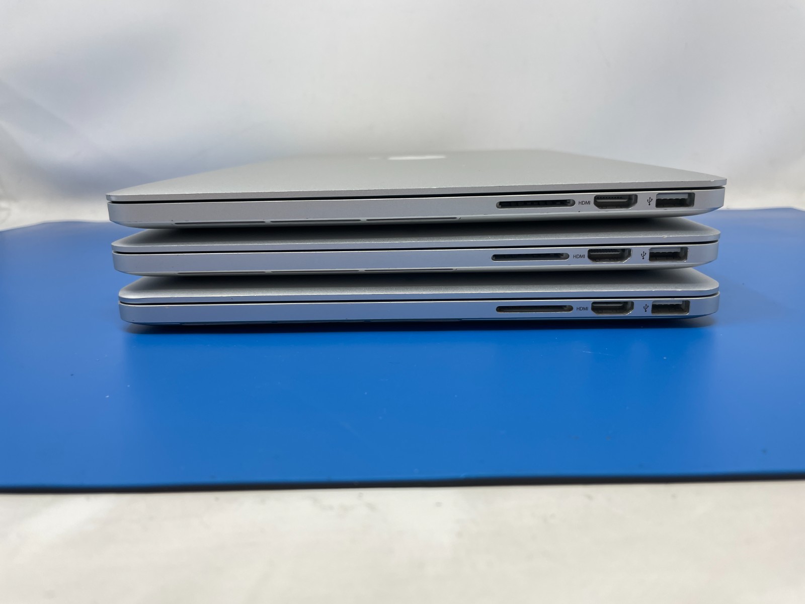 Lot: 3 Apple MacBook Pro A1502 MF839LL/A i5-5257U@2.7GHz 8GB RAM 128GB SSD w/ OS
