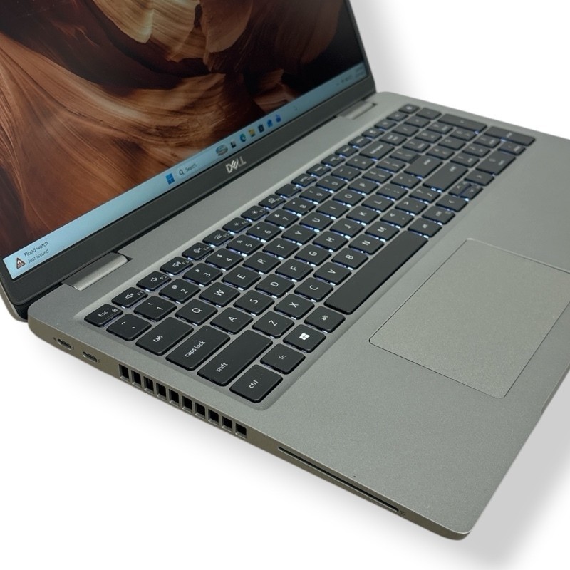 Dell Latitude 5520 15″ i5-1145G7 2.6GHz 16GB RAM 256GB SSD W11P Laptop w/ issue