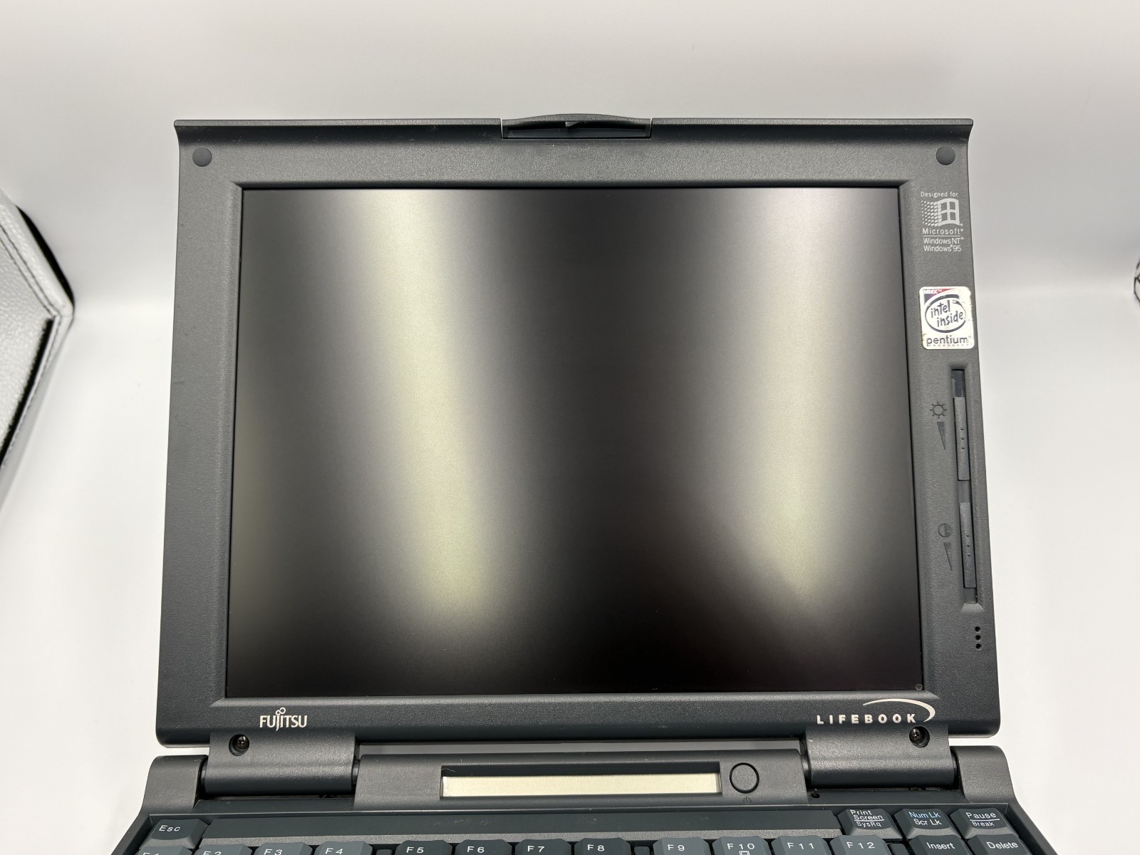 Fujitsu Lifebook 735Dx PC Laptop Computer Intel Pentium Partially Tested (Read)